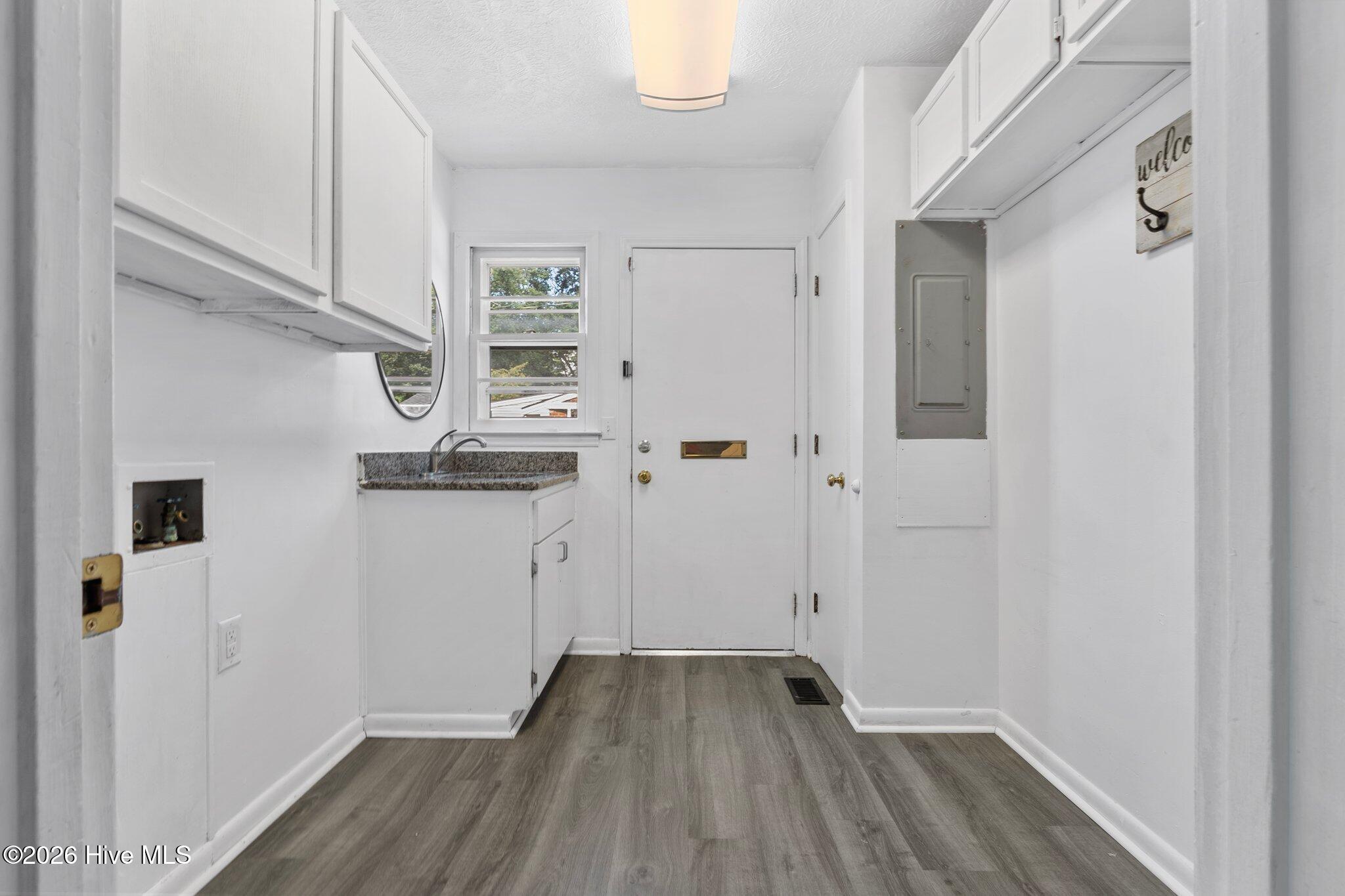 1708 N Poplar Street Property Photo 7