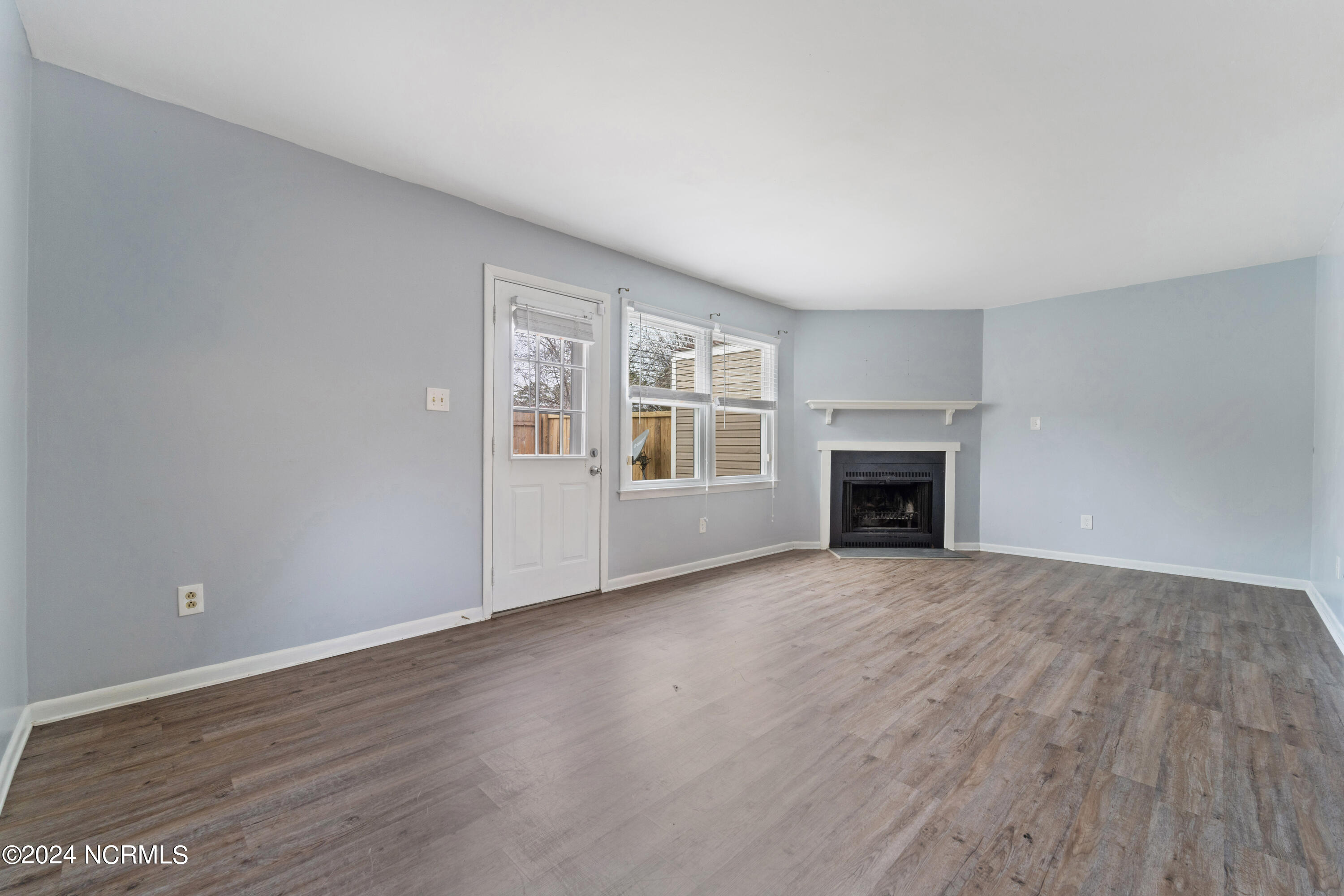 123 Palace Circle Property Photo 4