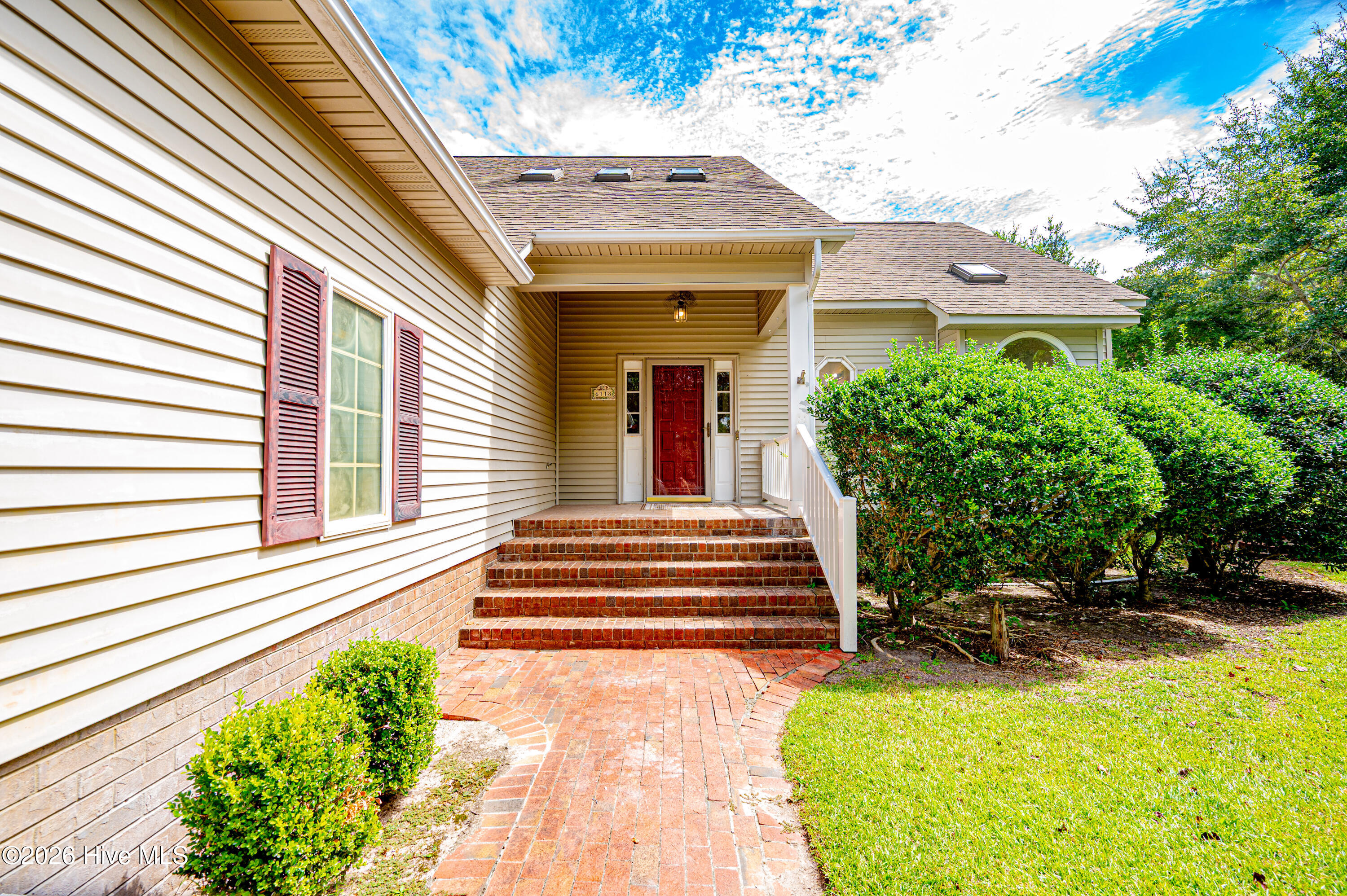 6118 Gondolier Drive Property Photo 4