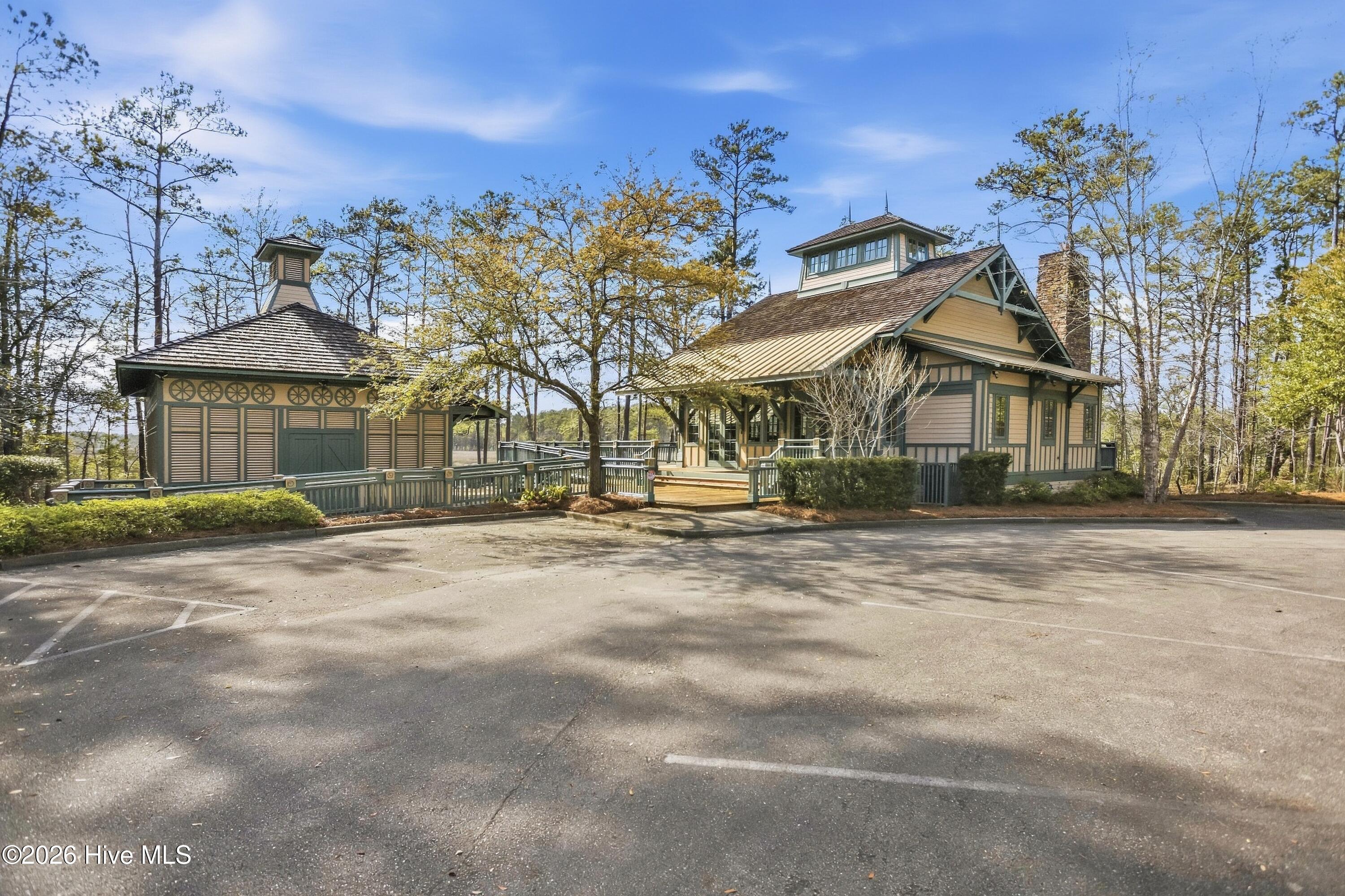 595 626 Ella Circle Se Property Photo 8