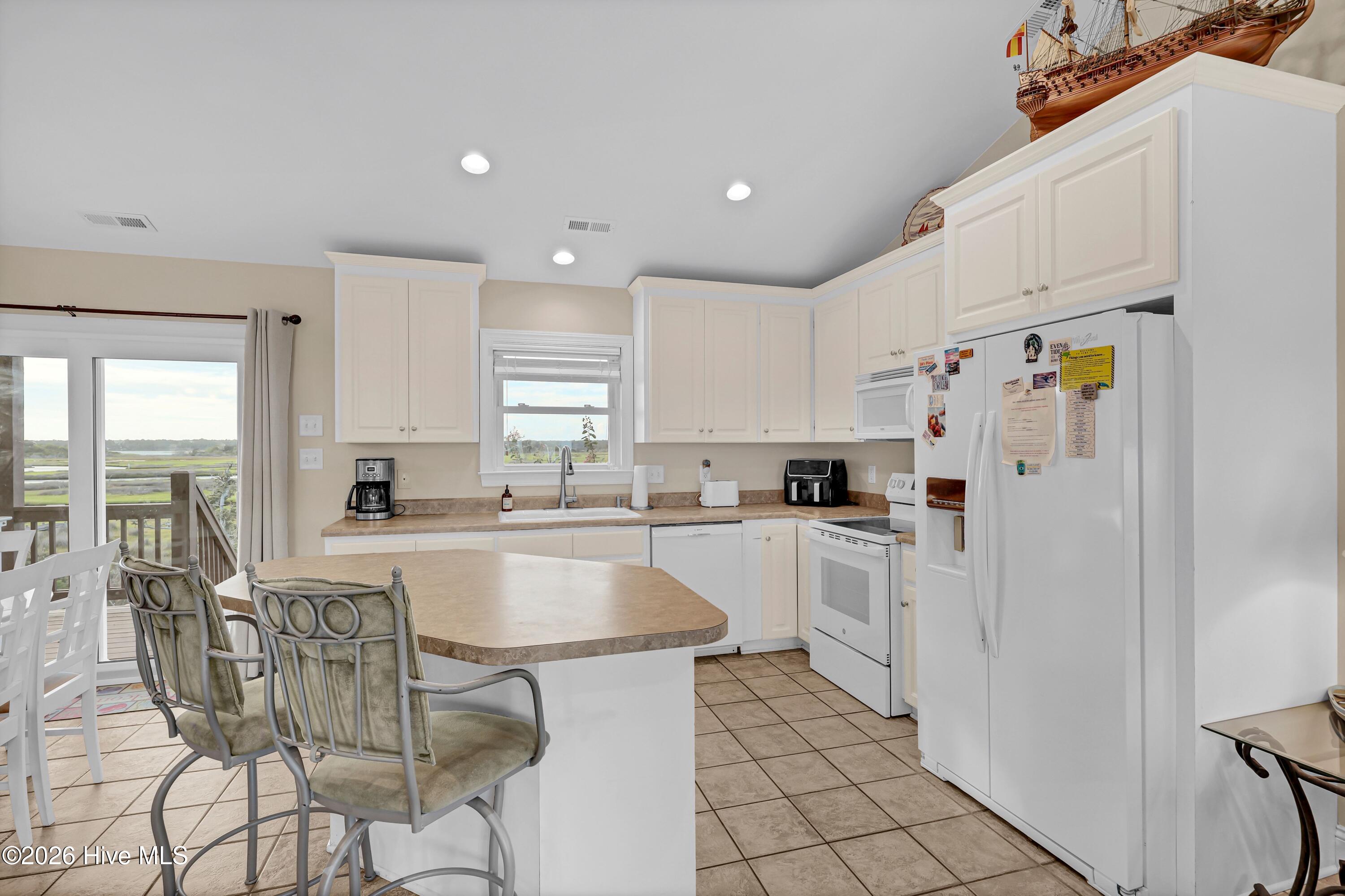 1103 N New River Drive Property Photo 15