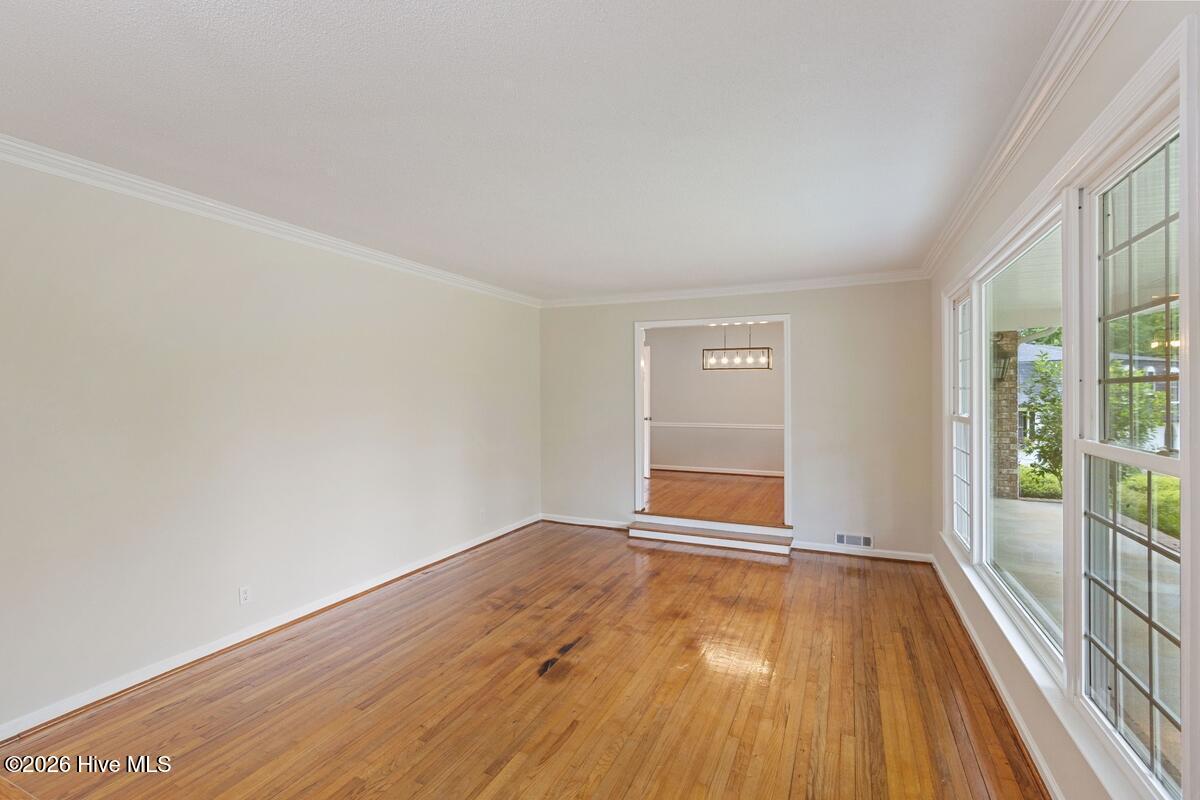 2924 Westchester Drive Property Photo 5