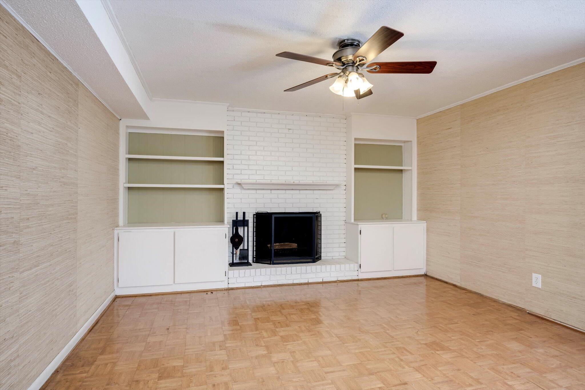 715 Hammond Drive Property Photo 9