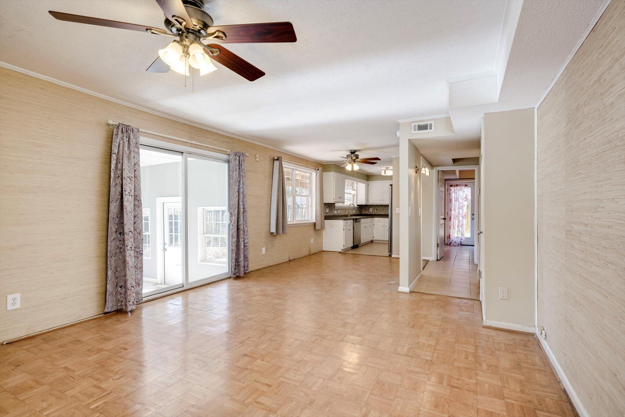 715 Hammond Drive Property Photo 10