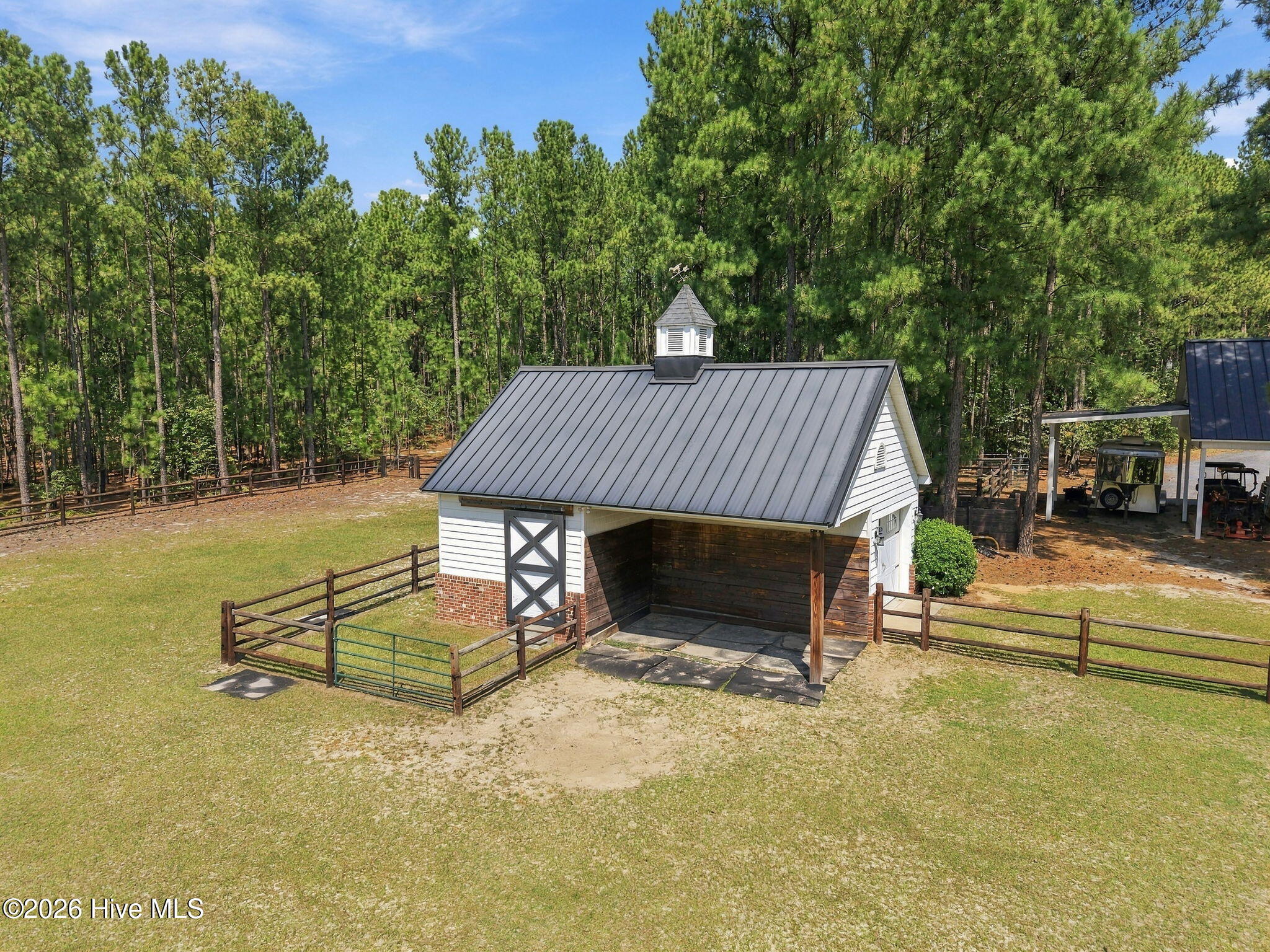 104 Meadows Lane Property Photo 6