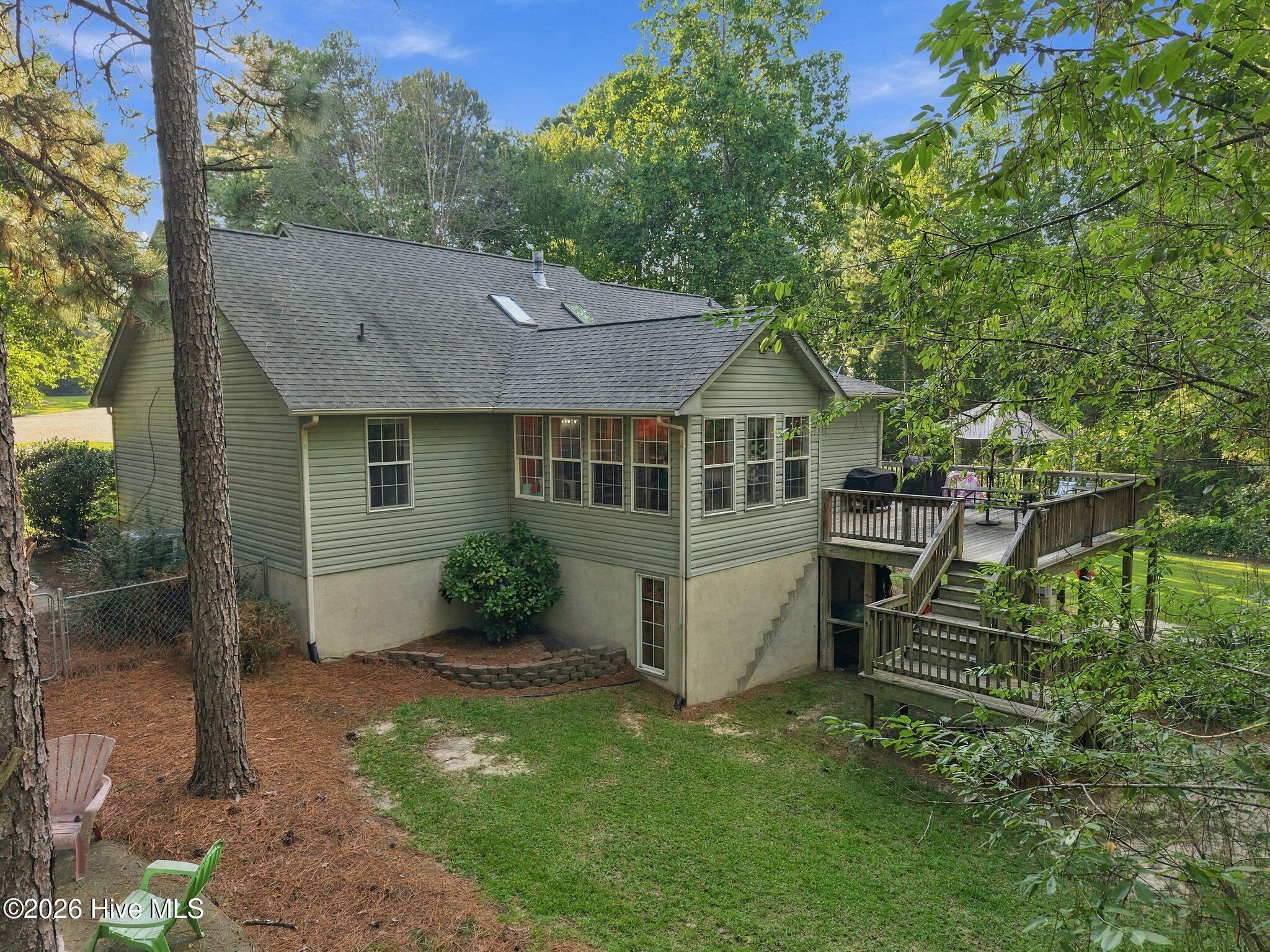 135 Pinesage Drive Property Photo 7