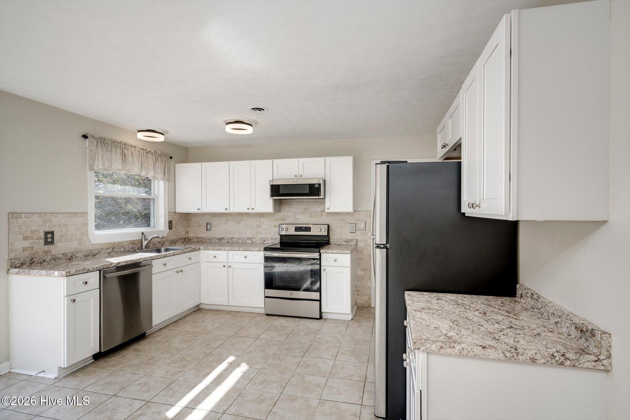 2234 Lee Street Property Photo 7