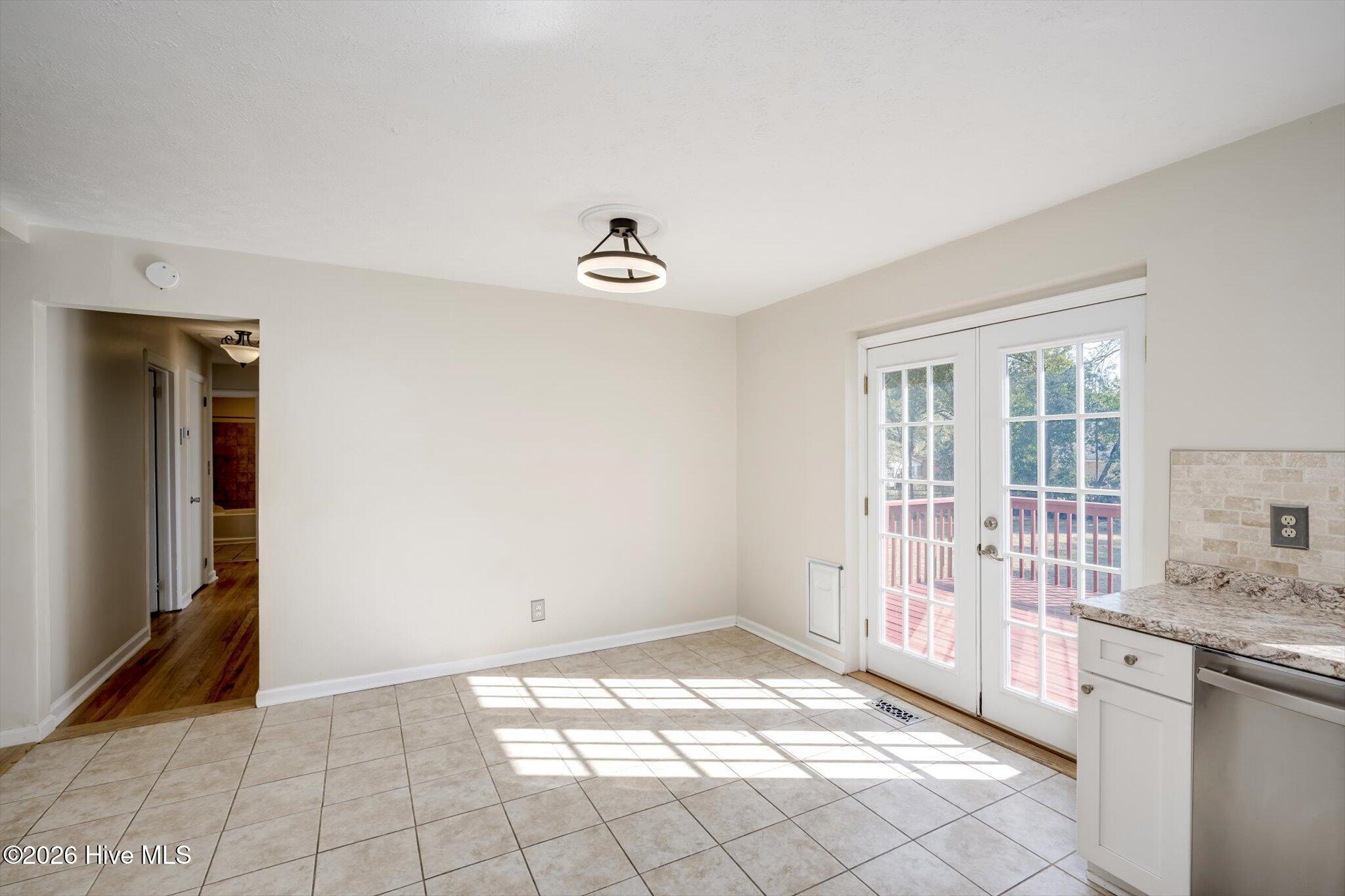 2234 Lee Street Property Photo 8