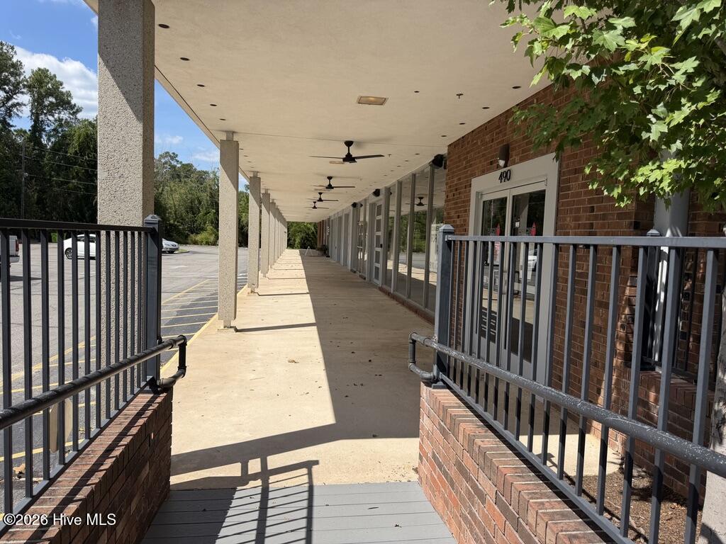 490 Sw Broad Street Property Photo 5
