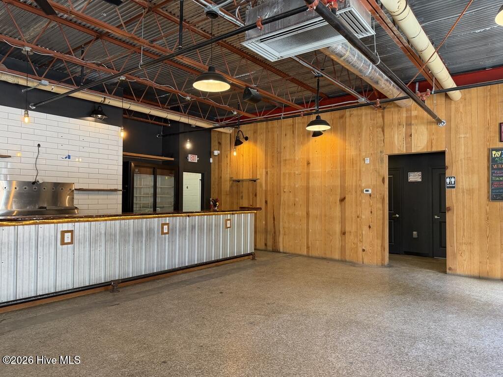 490 Sw Broad Street Property Photo 10