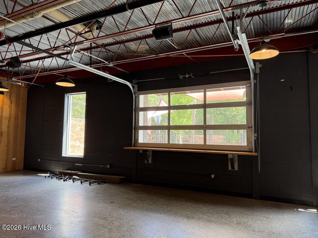 490 Sw Broad Street Property Photo 14