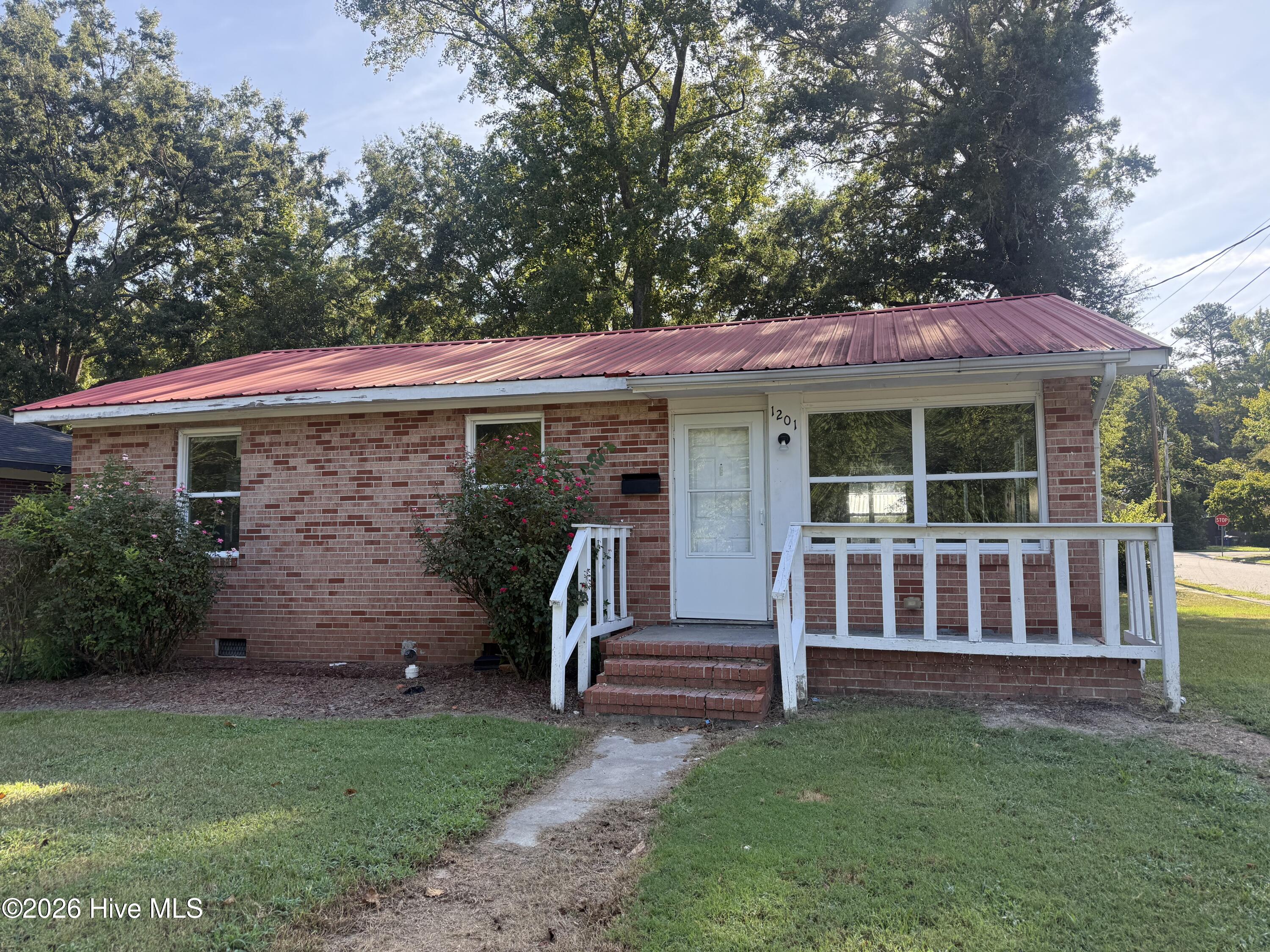 1201 Sycamore Road Property Photo 1