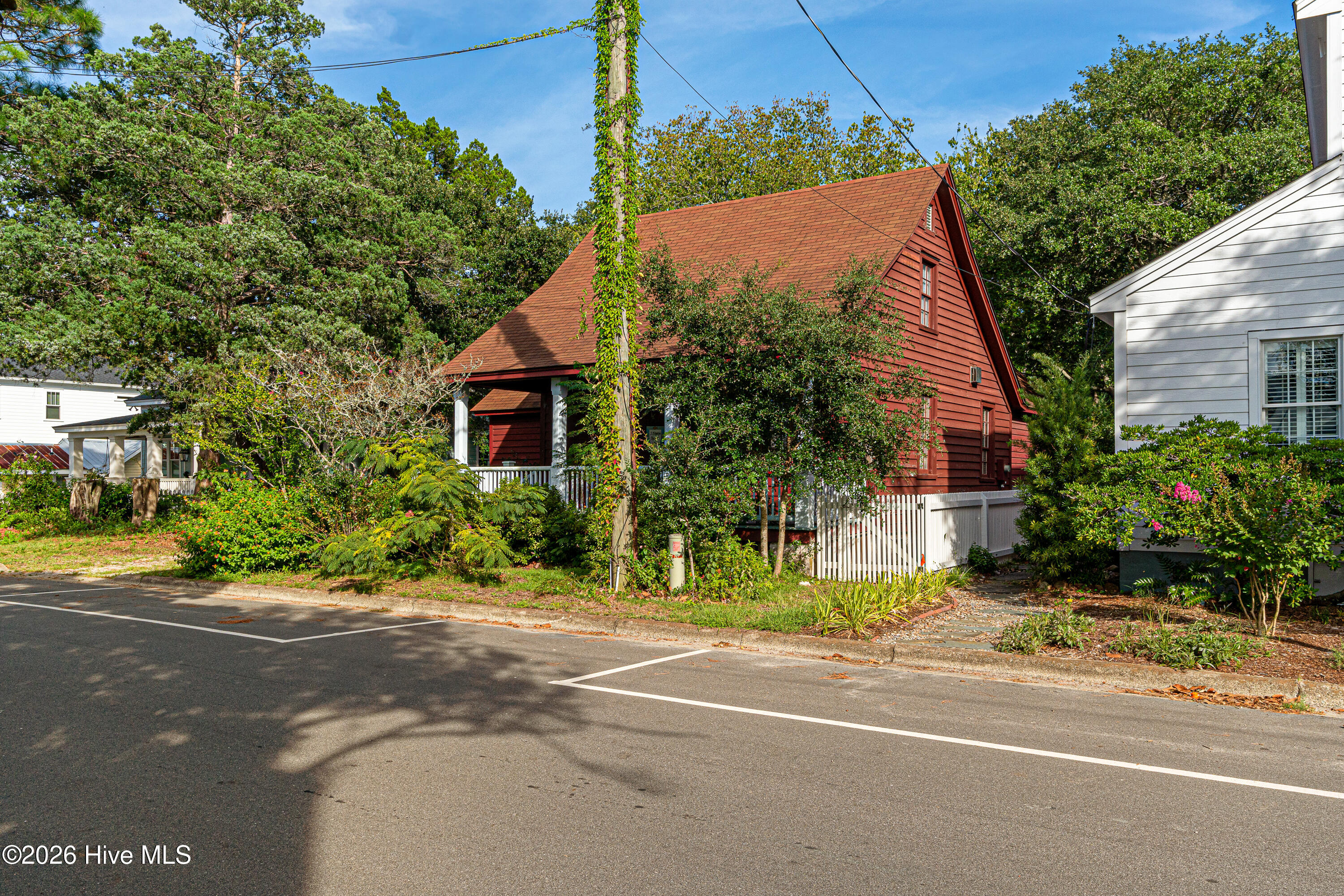 302 Moore Street Property Photo 10