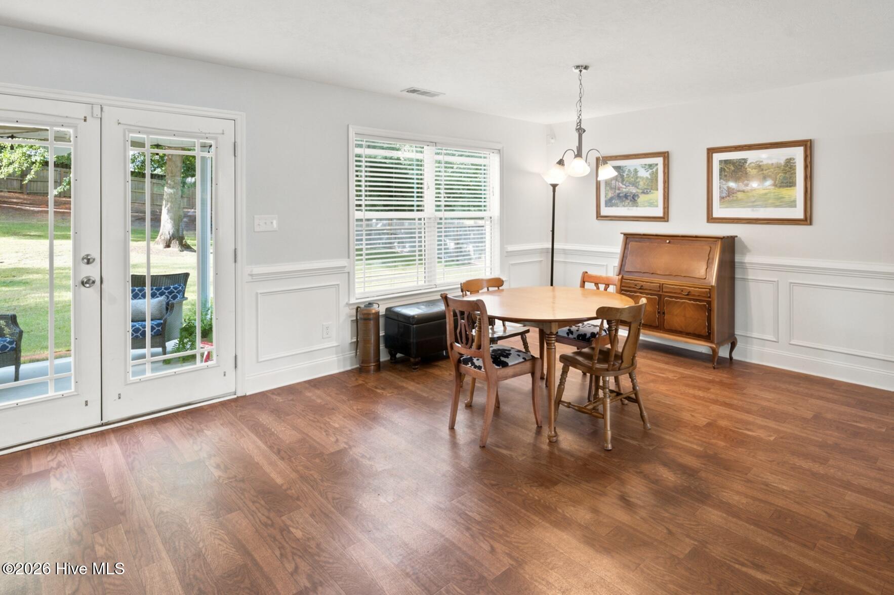 5104 Trickling Creek Drive Property Photo 4
