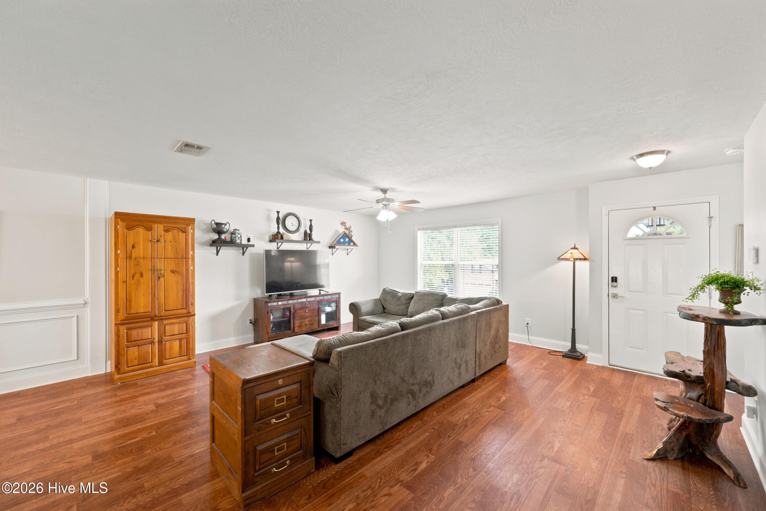 5104 Trickling Creek Drive Property Photo 5