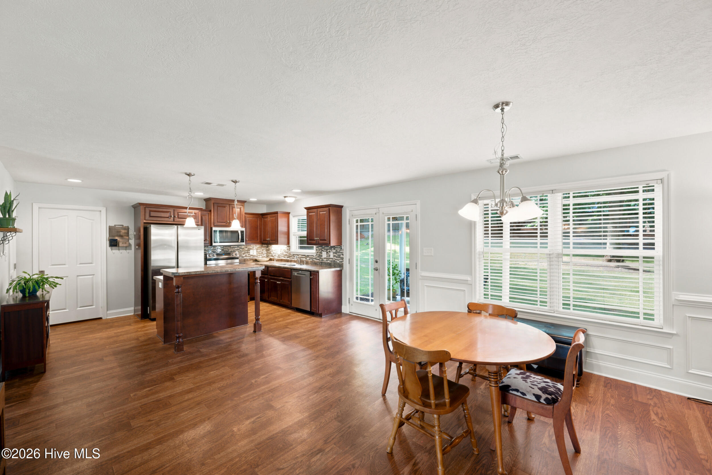 5104 Trickling Creek Drive Property Photo 17