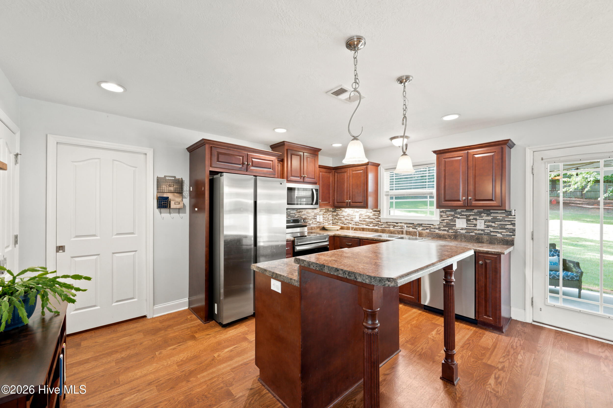 5104 Trickling Creek Drive Property Photo 20