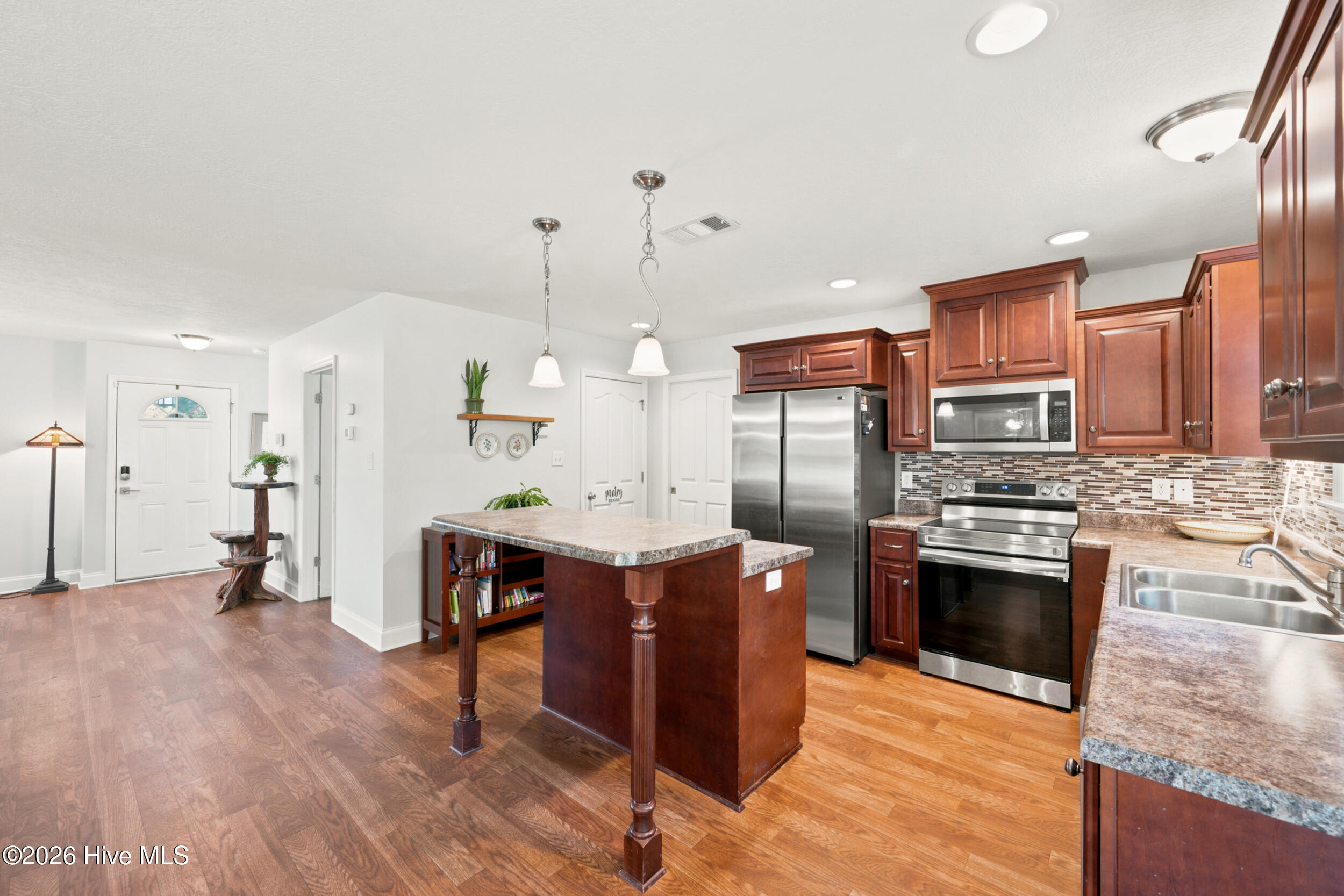 5104 Trickling Creek Drive Property Photo 21