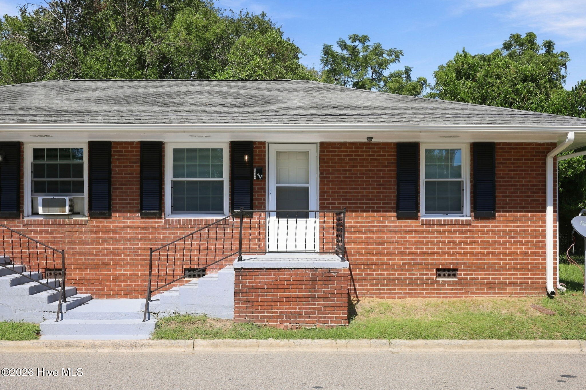1002 W 6th Street A Property Photo 1