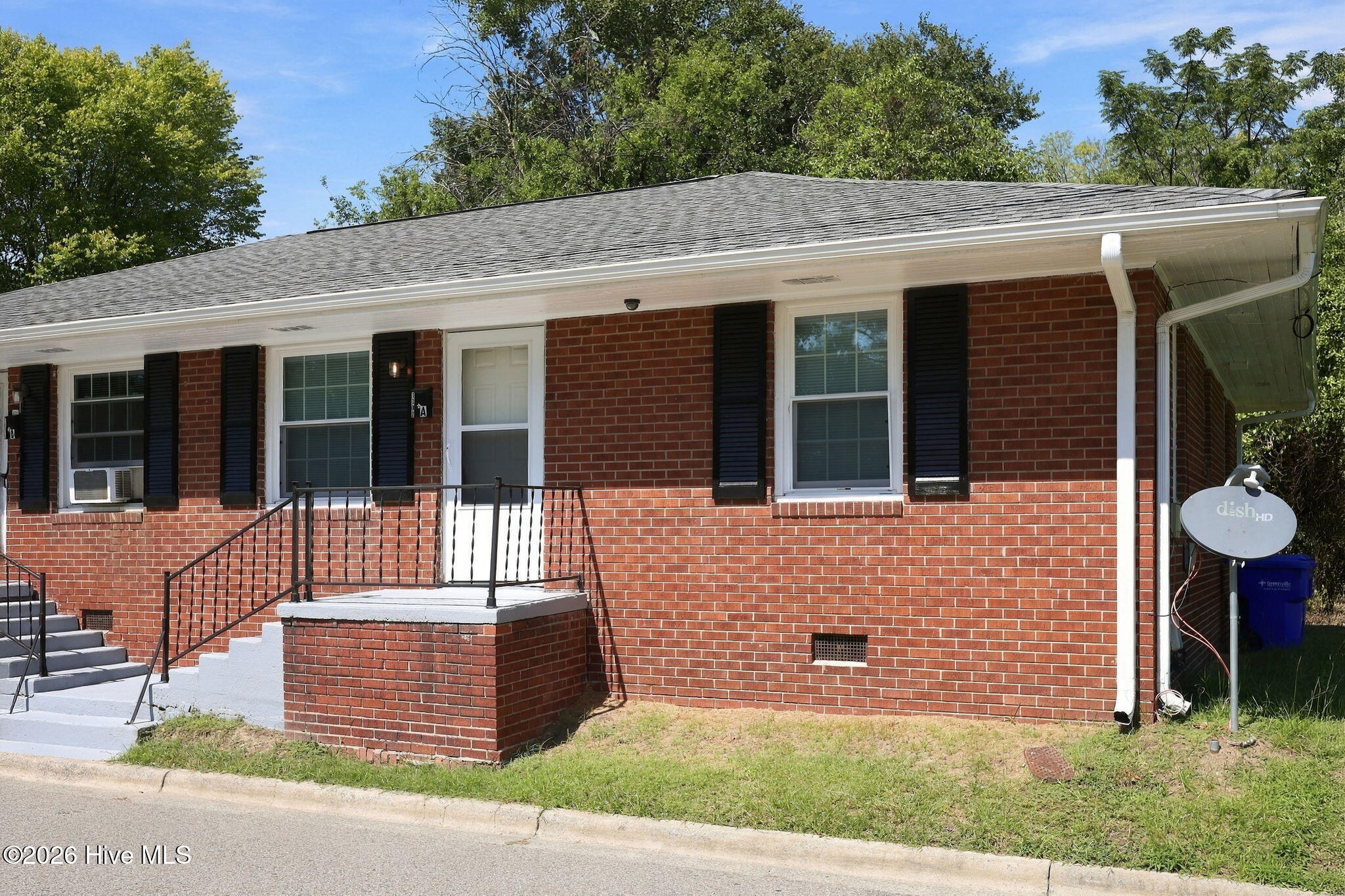 1002 W 6th Street A Property Photo 3