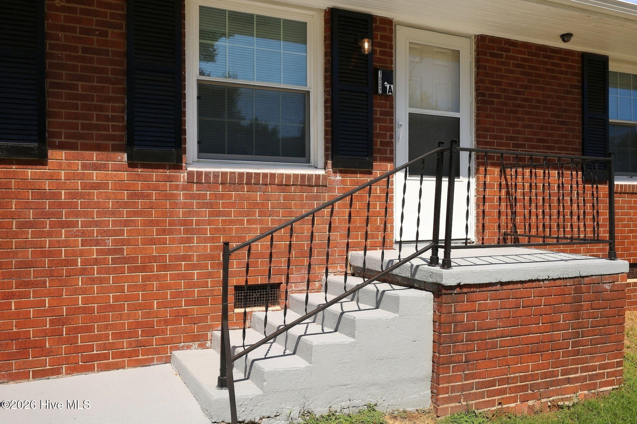 1002 W 6th Street A Property Photo 5
