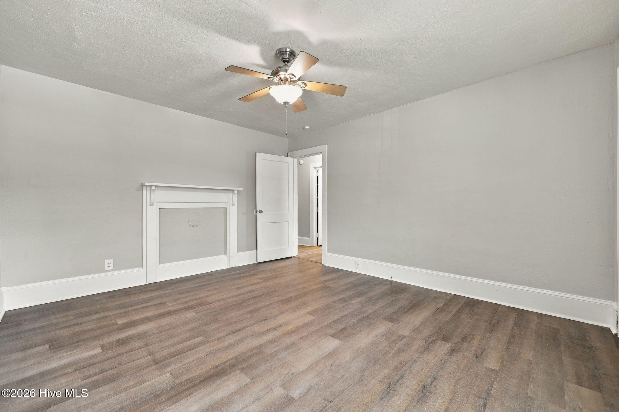 1002 W 6th Street A Property Photo 7