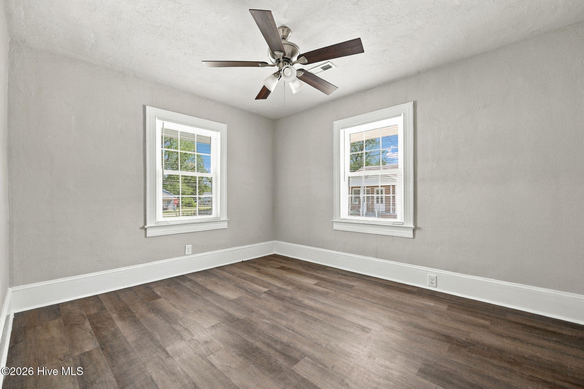 1002 W 6th Street A Property Photo 12