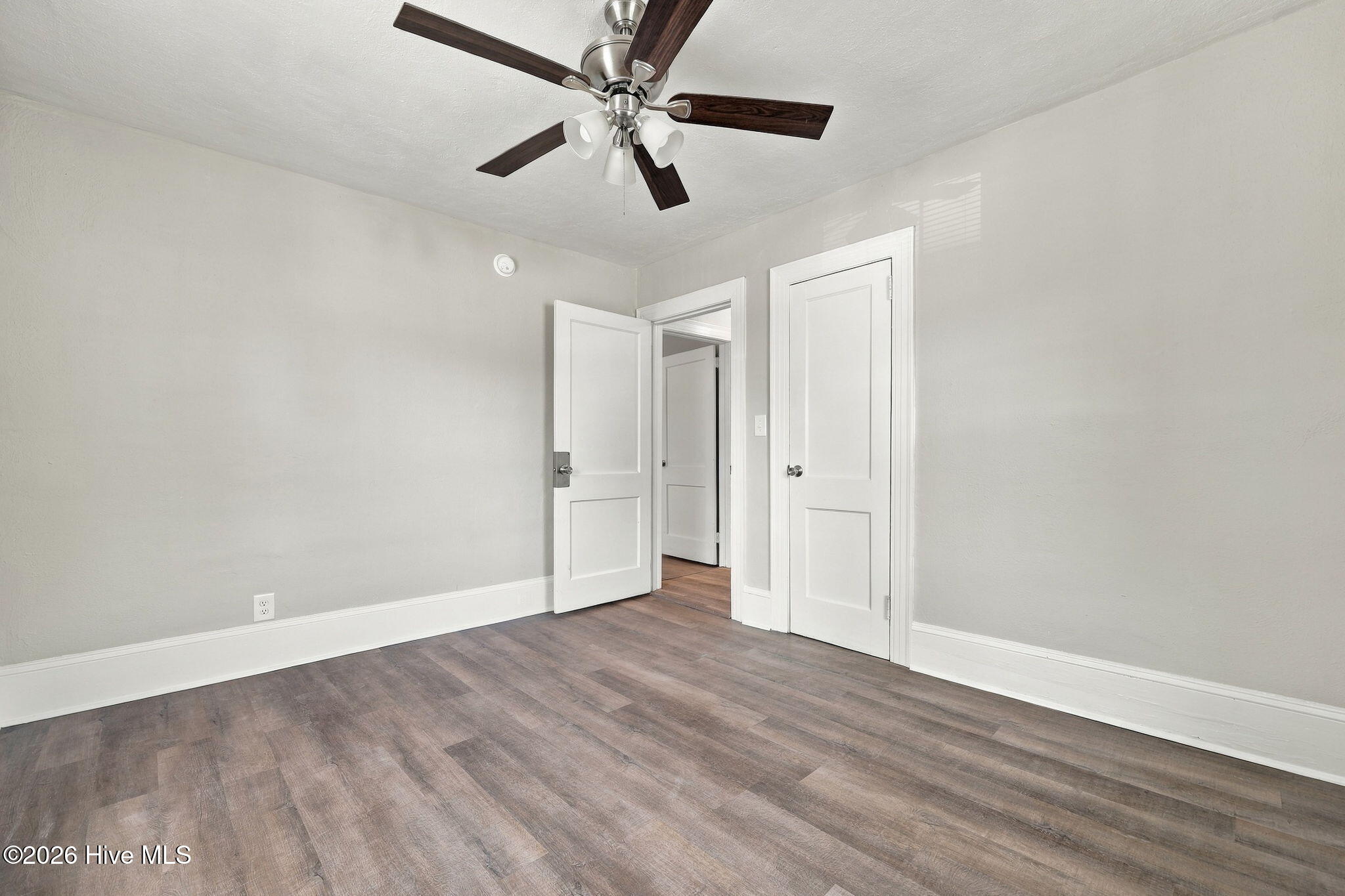 1002 W 6th Street A Property Photo 14