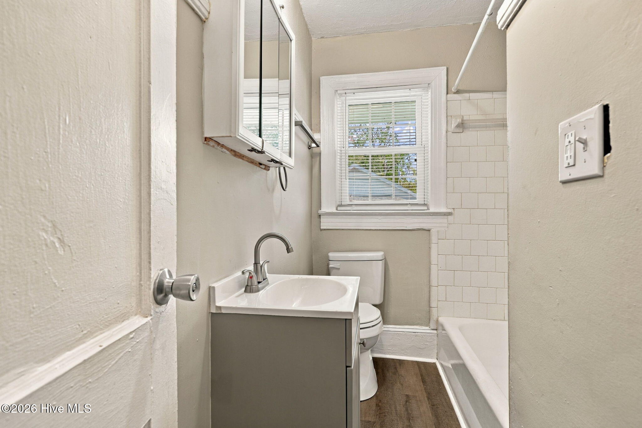 1002 W 6th Street A Property Photo 15