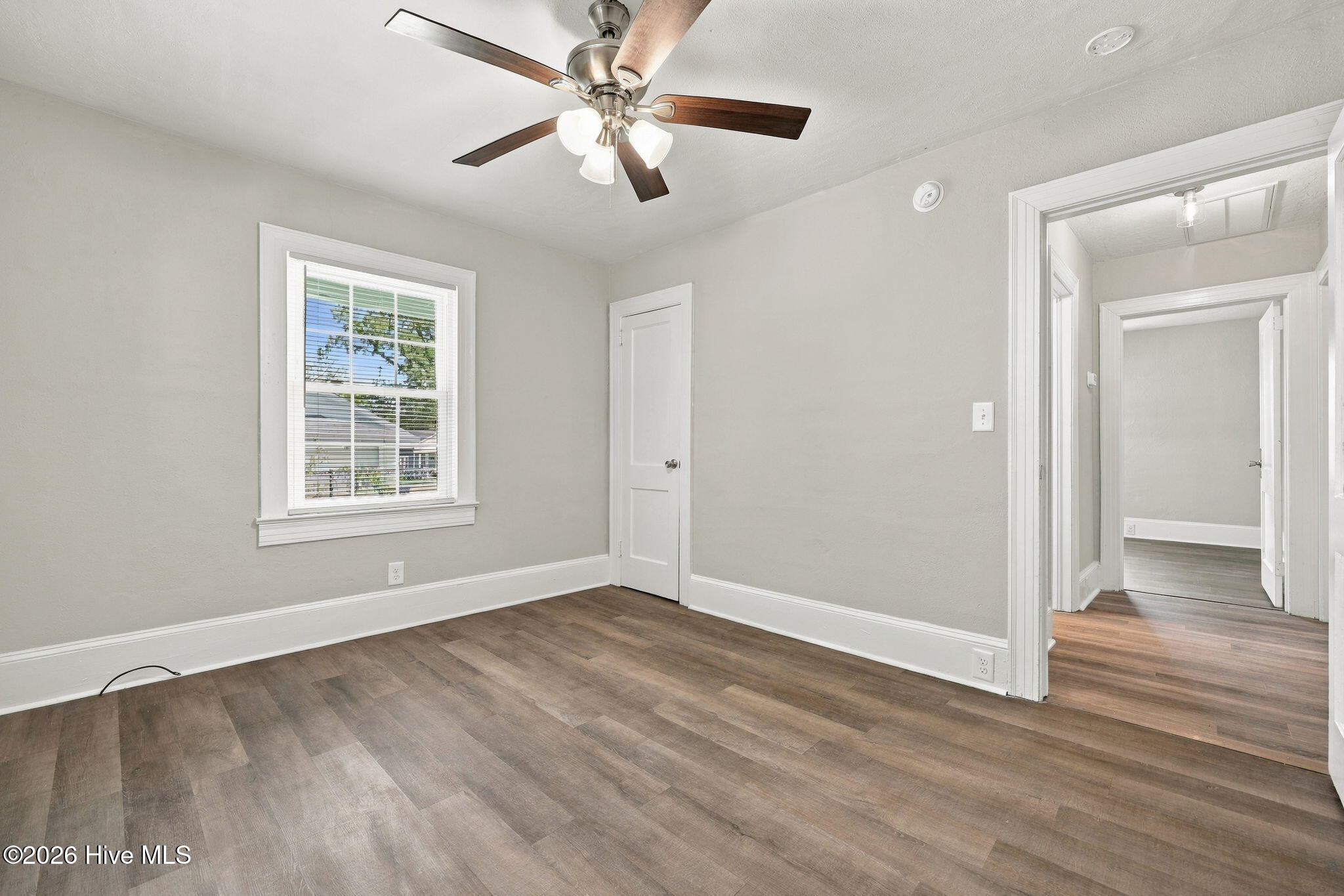 1002 W 6th Street A Property Photo 18