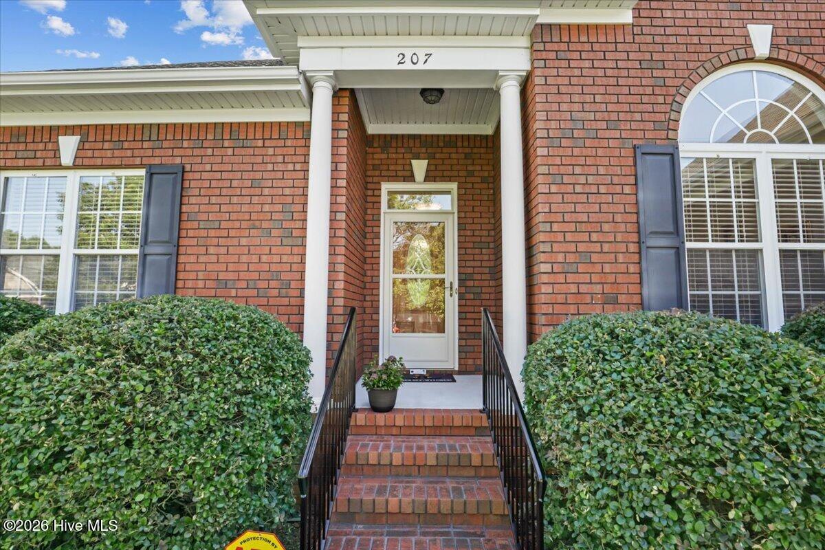 207 Kingston Circle Property Photo 1