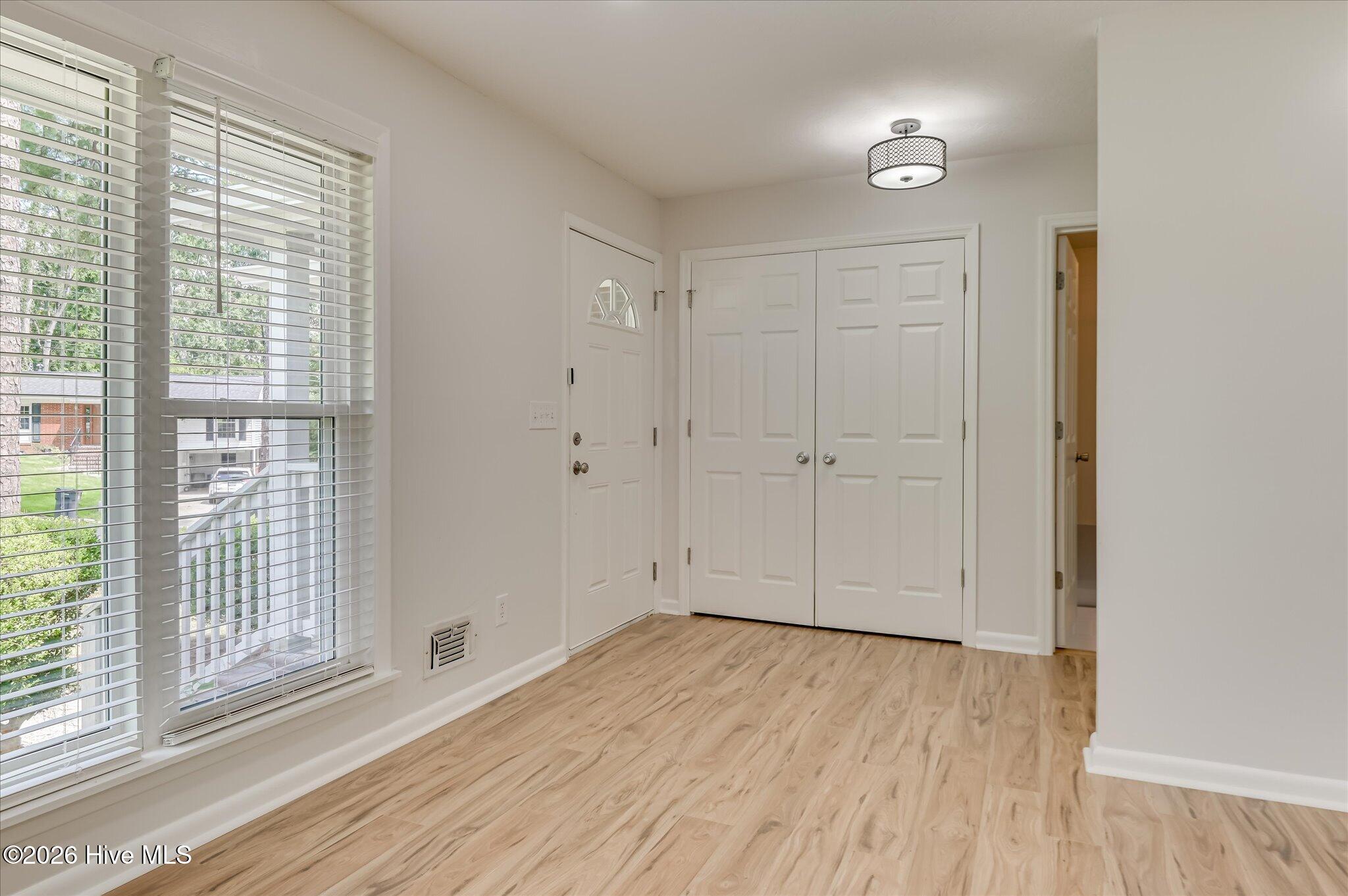 633 Cambridge Court Property Photo 15