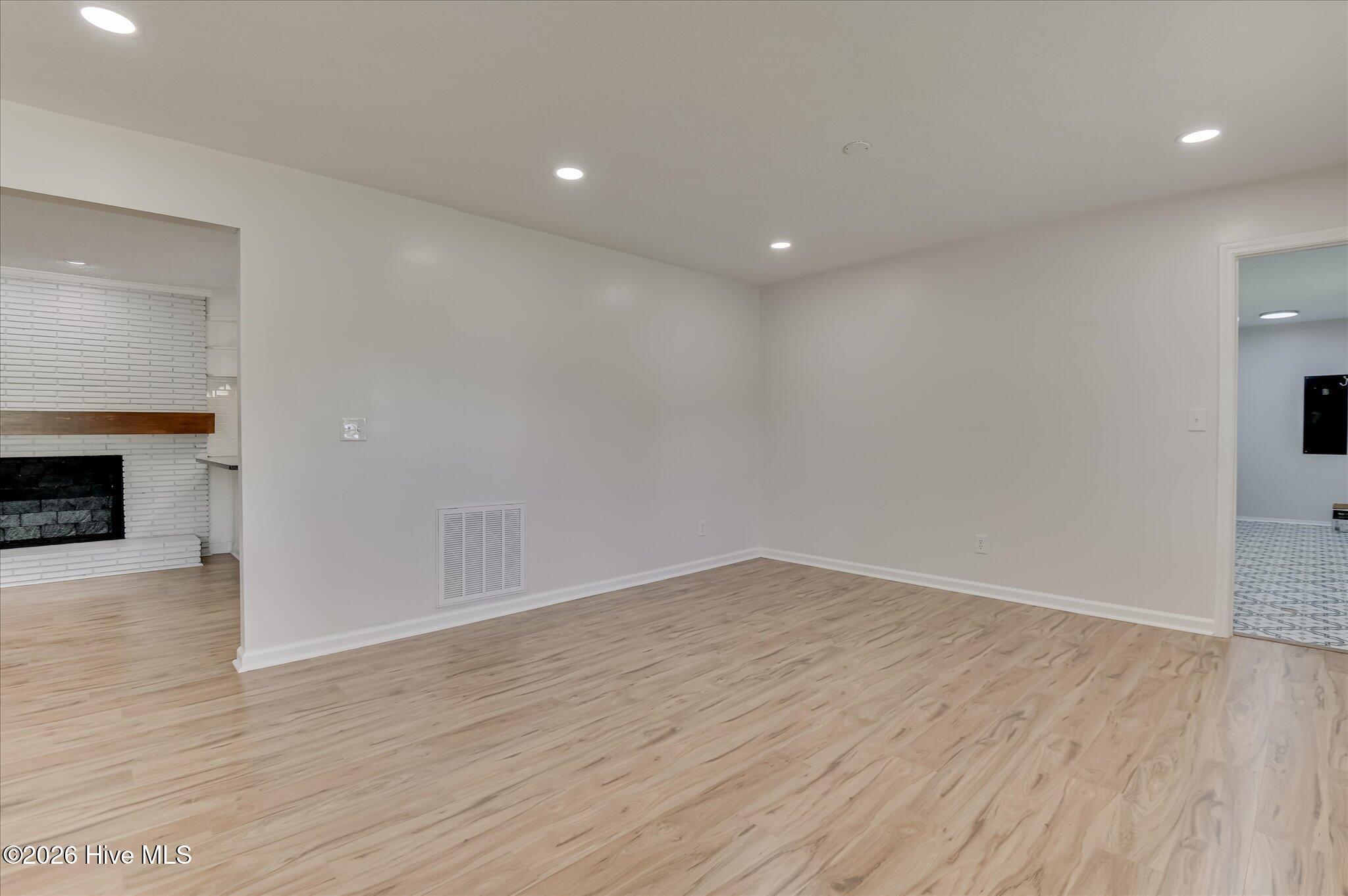 633 Cambridge Court Property Photo 16