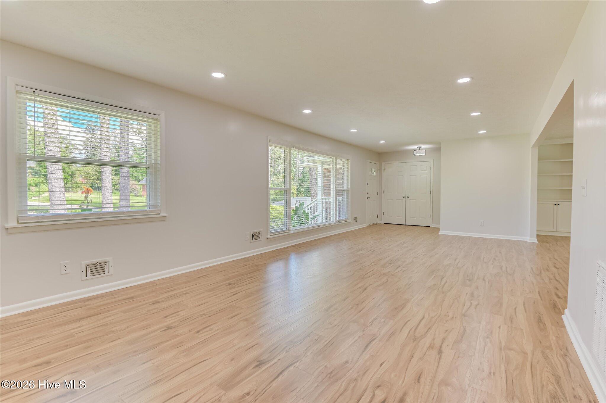 633 Cambridge Court Property Photo 18