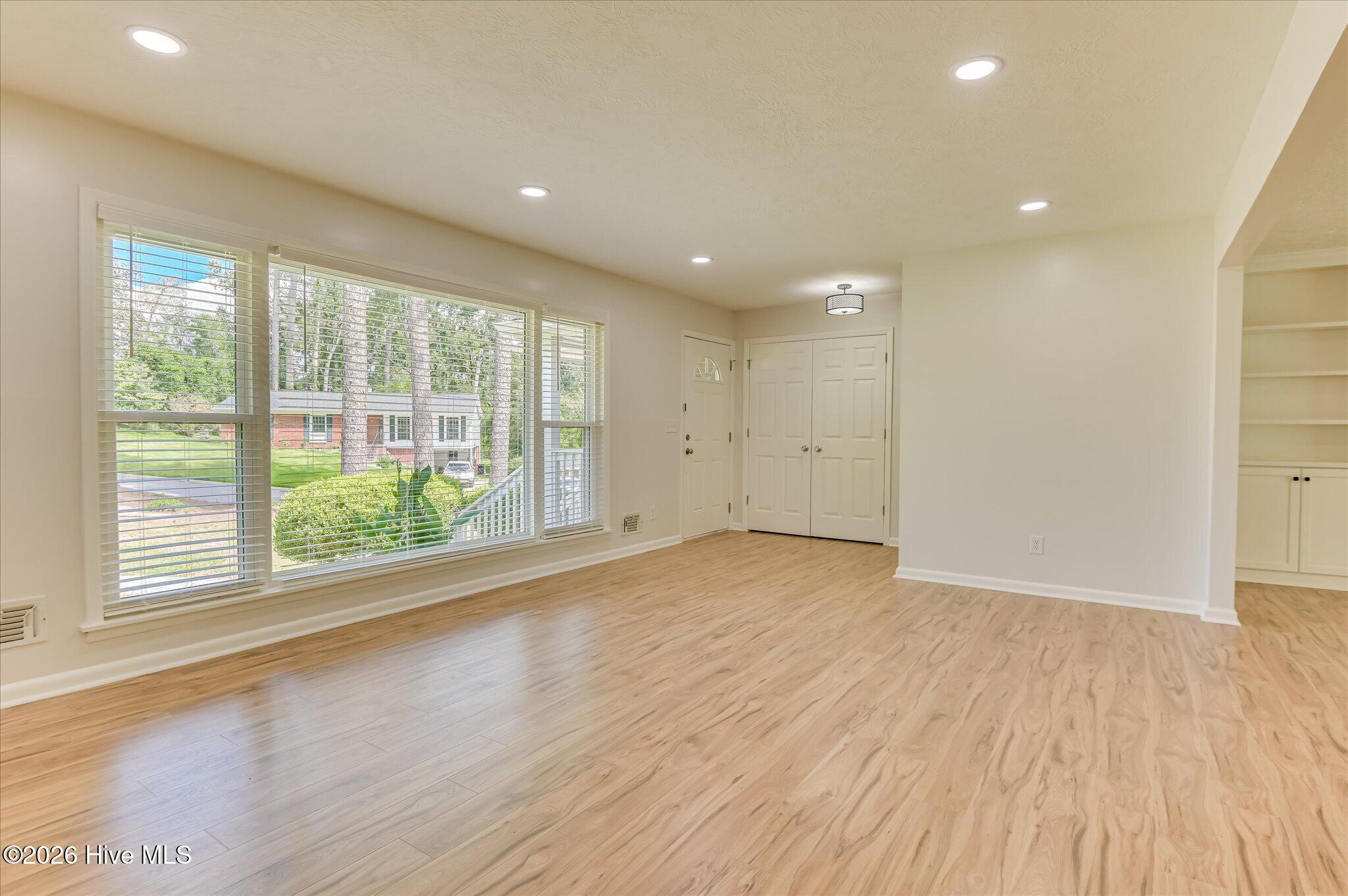 633 Cambridge Court Property Photo 19