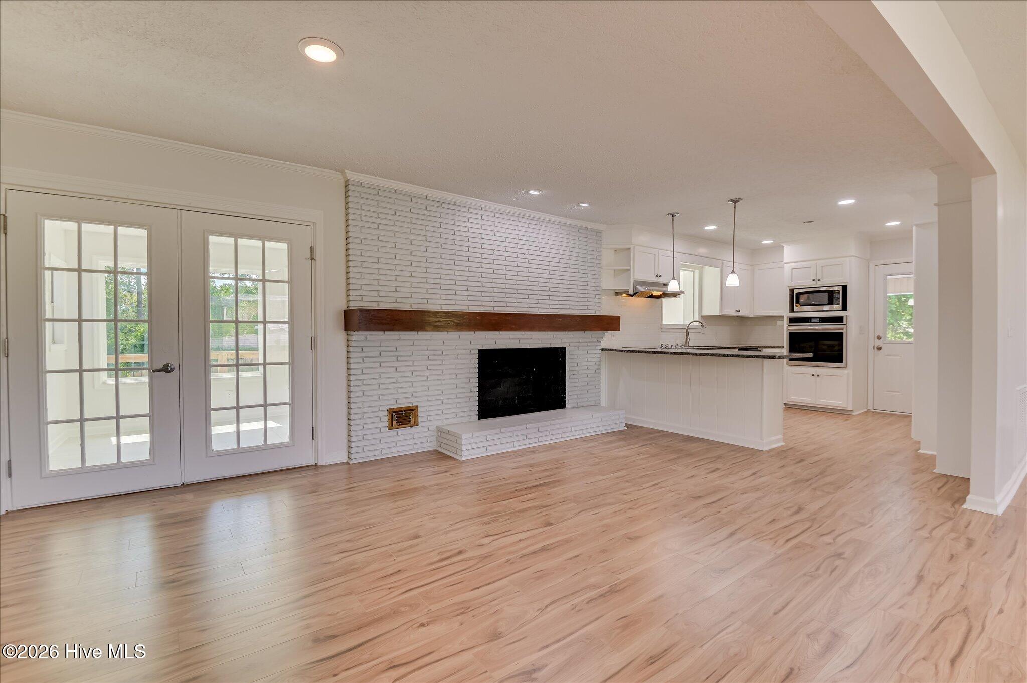 633 Cambridge Court Property Photo 21