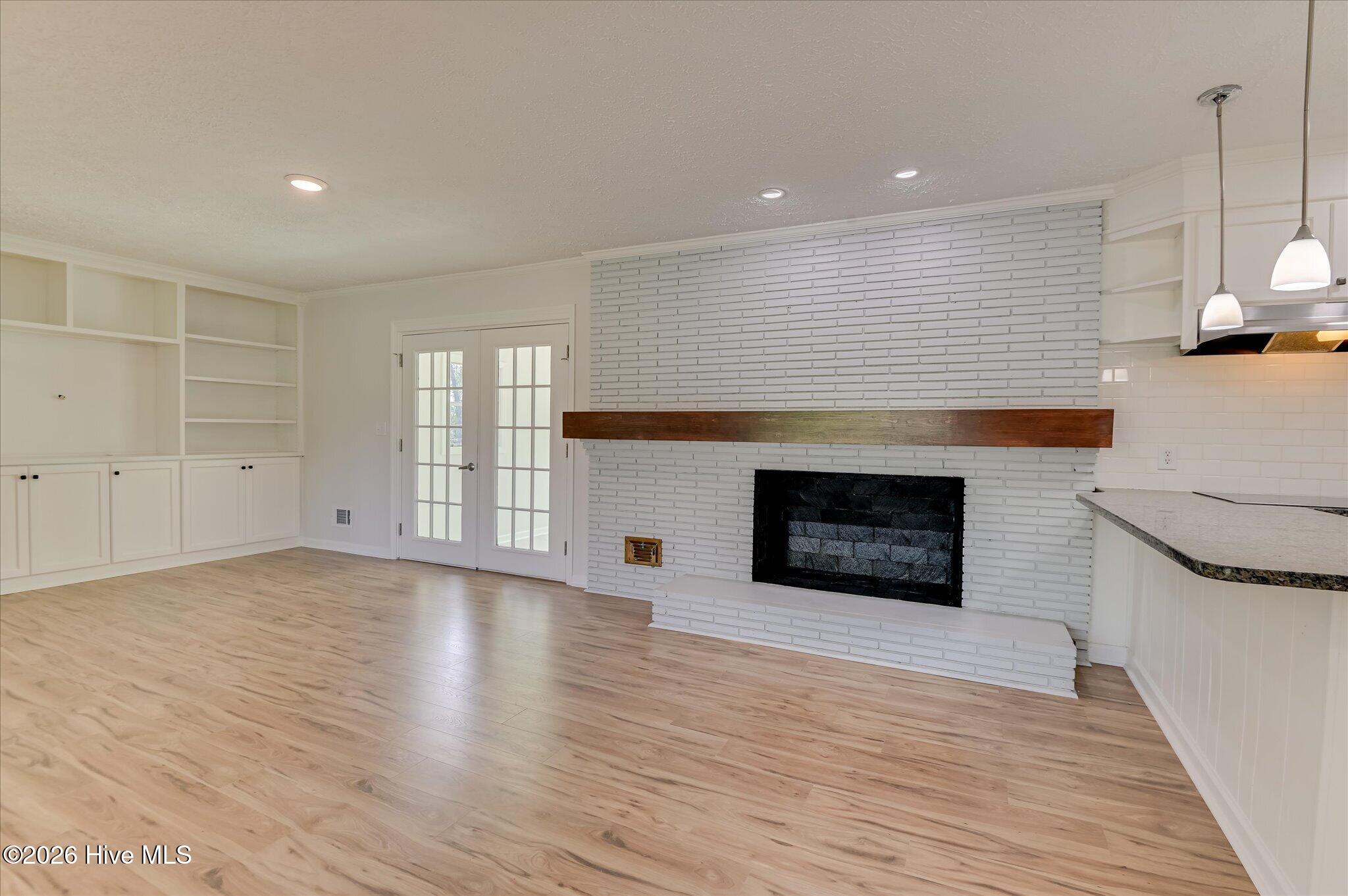 633 Cambridge Court Property Photo 22