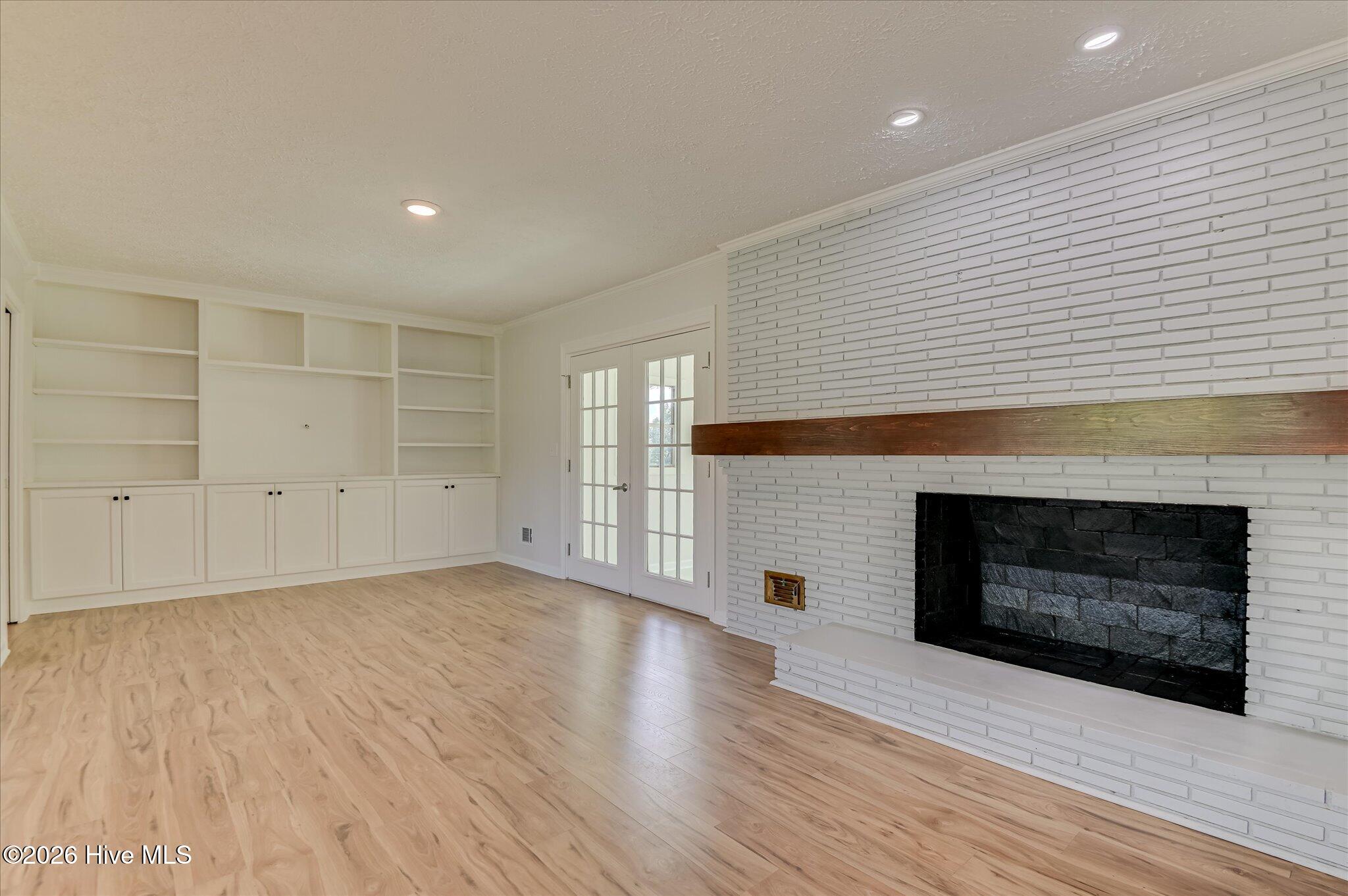 633 Cambridge Court Property Photo 23