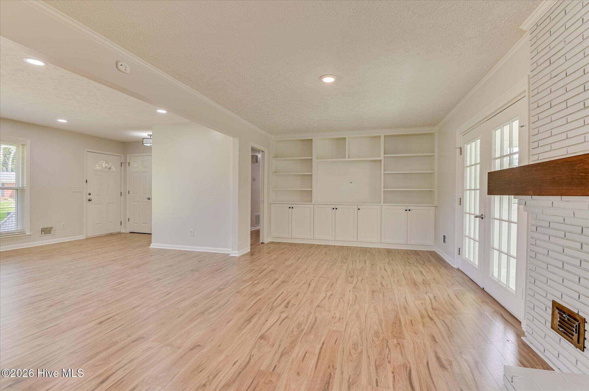 633 Cambridge Court Property Photo 24