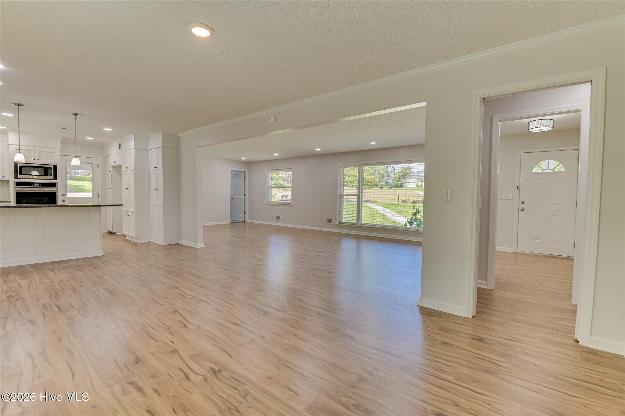 633 Cambridge Court Property Photo 25