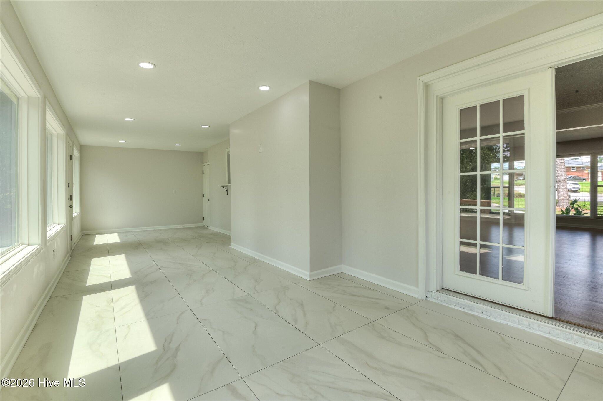 633 Cambridge Court Property Photo 46