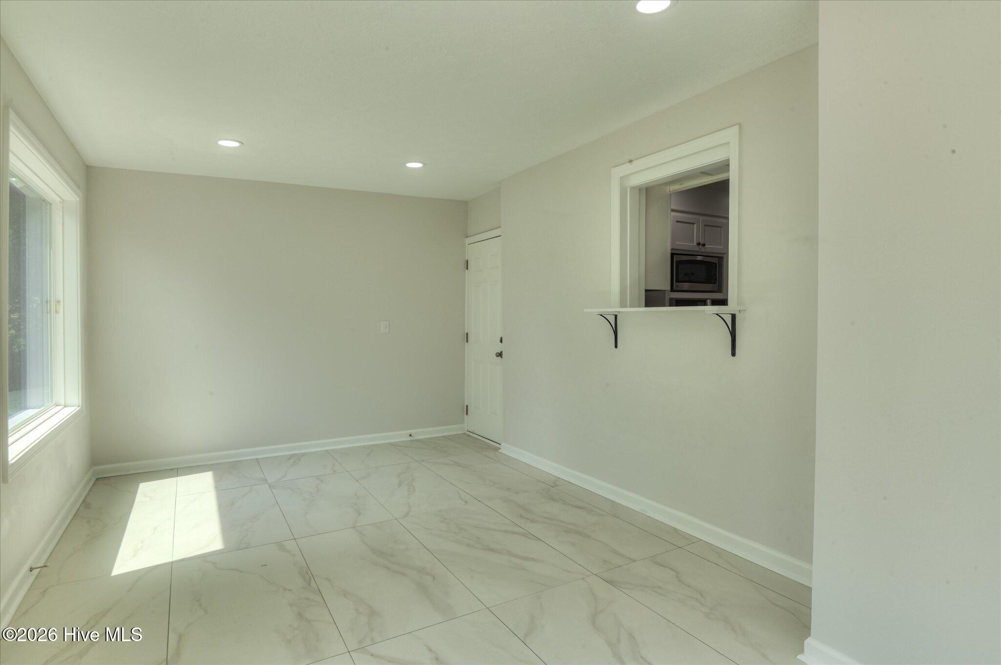 633 Cambridge Court Property Photo 47
