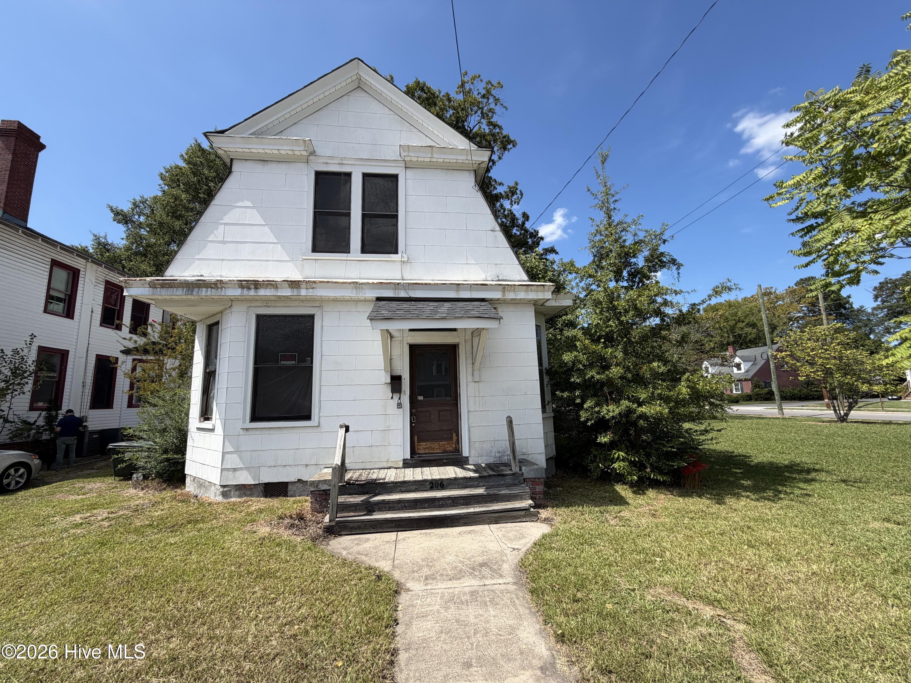 206 S Grace Street Property Photo 1