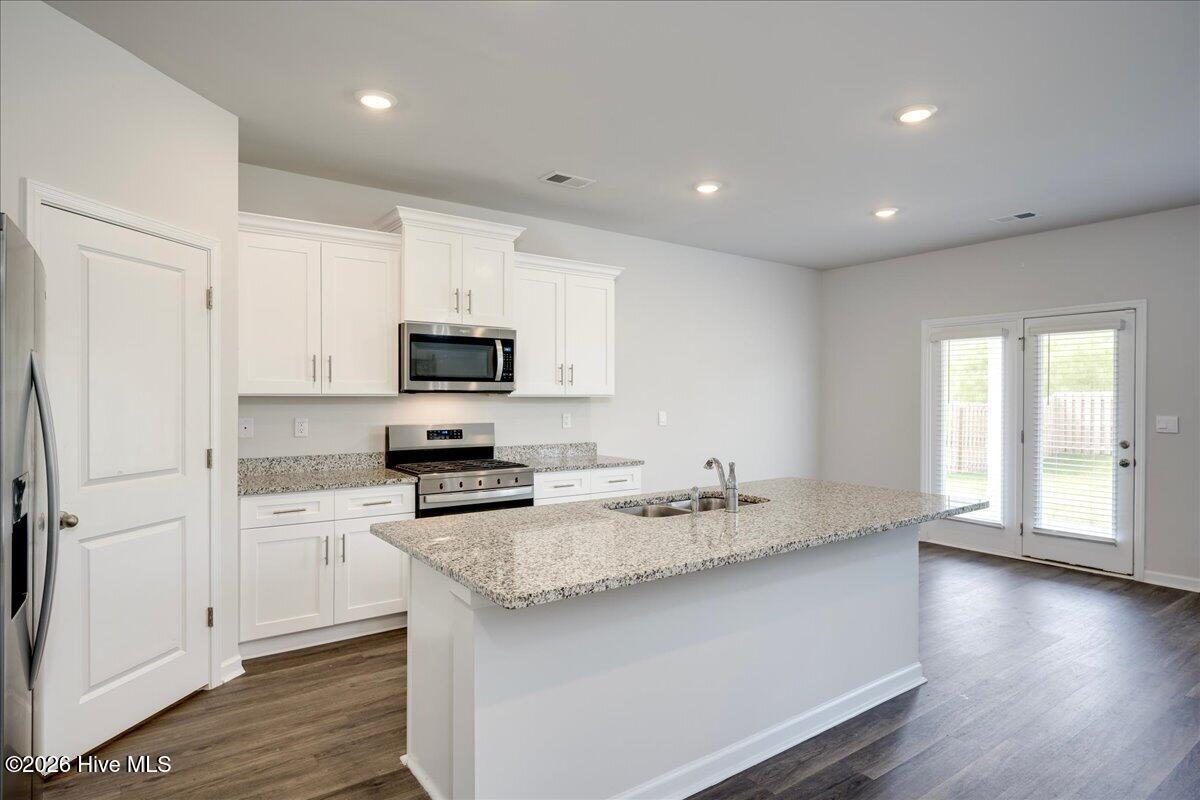 710 Hollis Avenue Property Photo 6