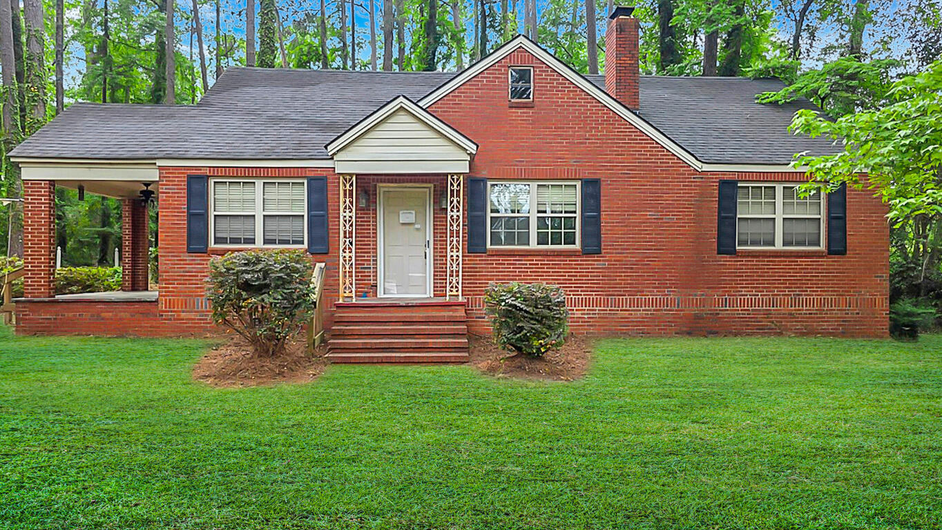 819 Hillcrest Drive Property Photo 1