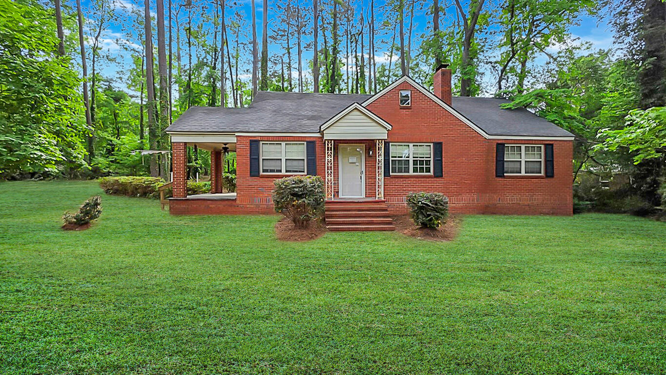 819 Hillcrest Drive Property Photo 3