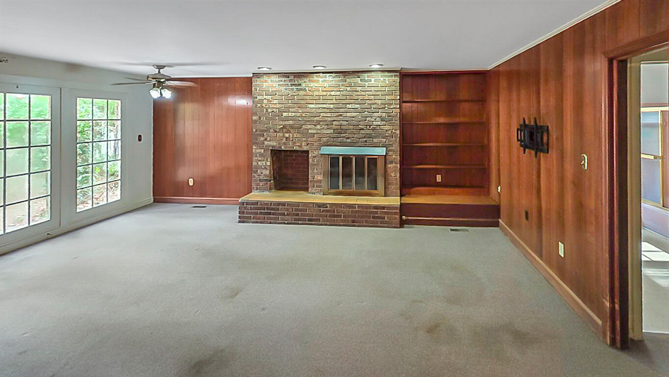 819 Hillcrest Drive Property Photo 25