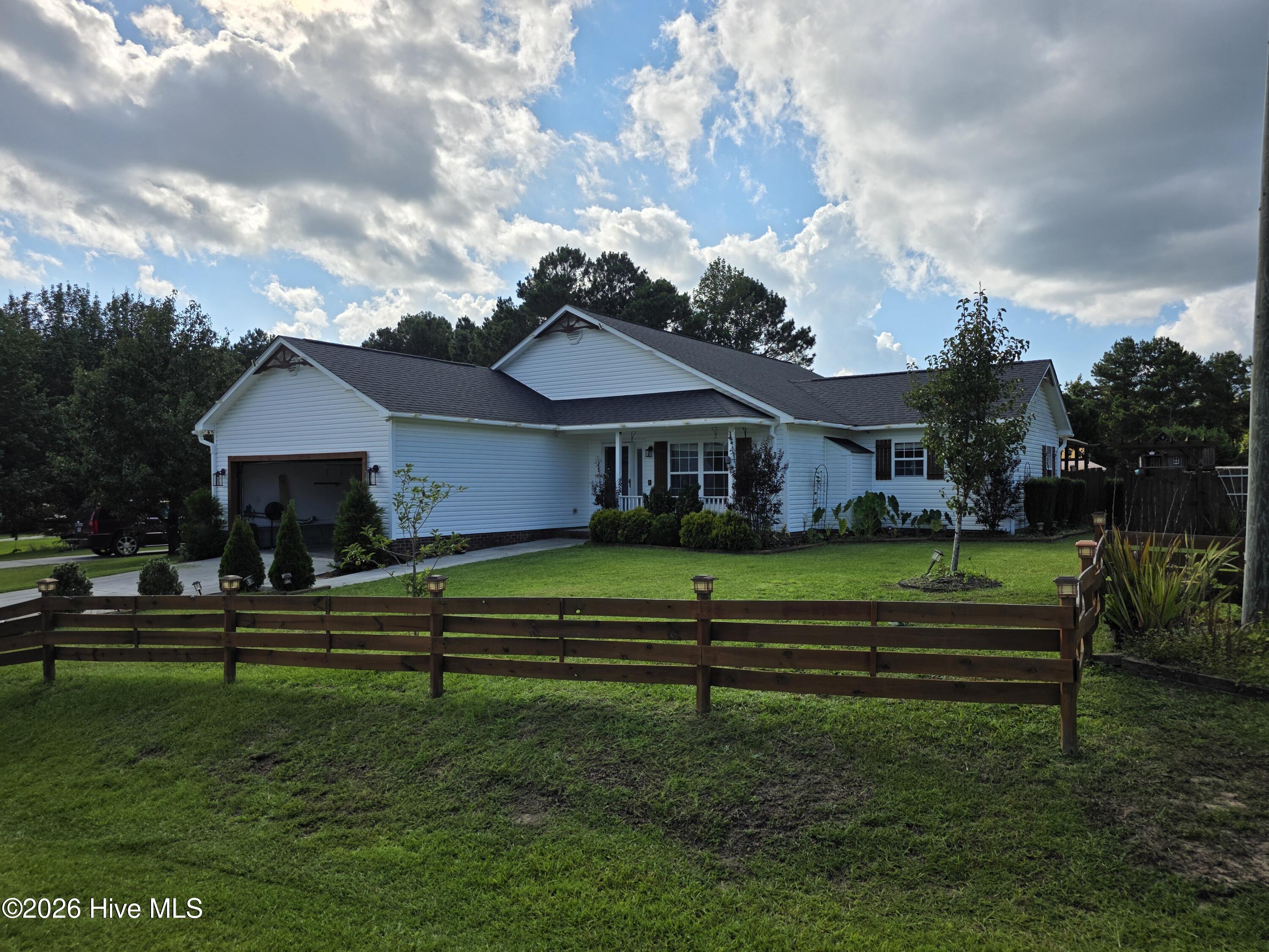 200 Flagstone Lane Property Photo 2