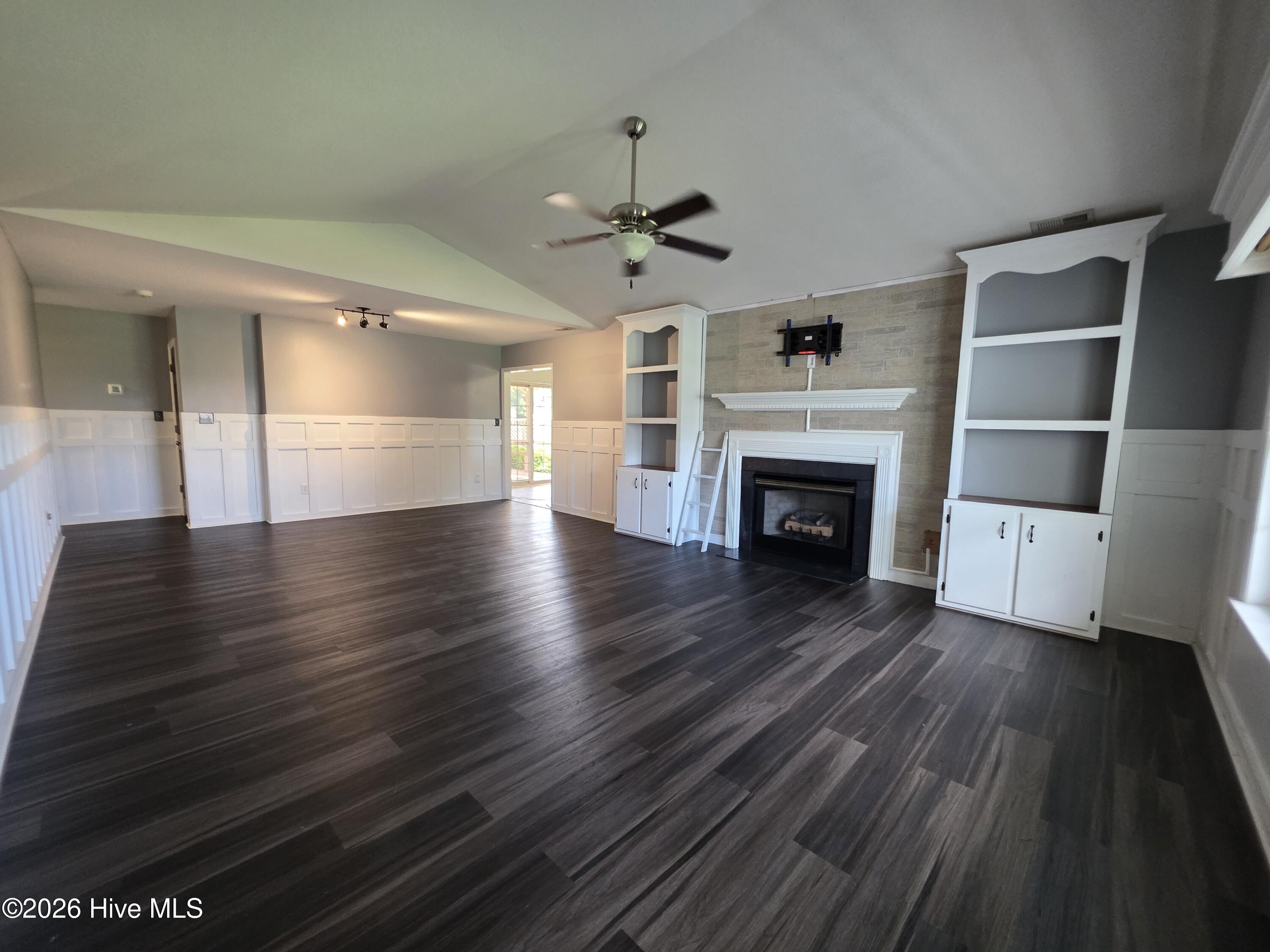 200 Flagstone Lane Property Photo 3