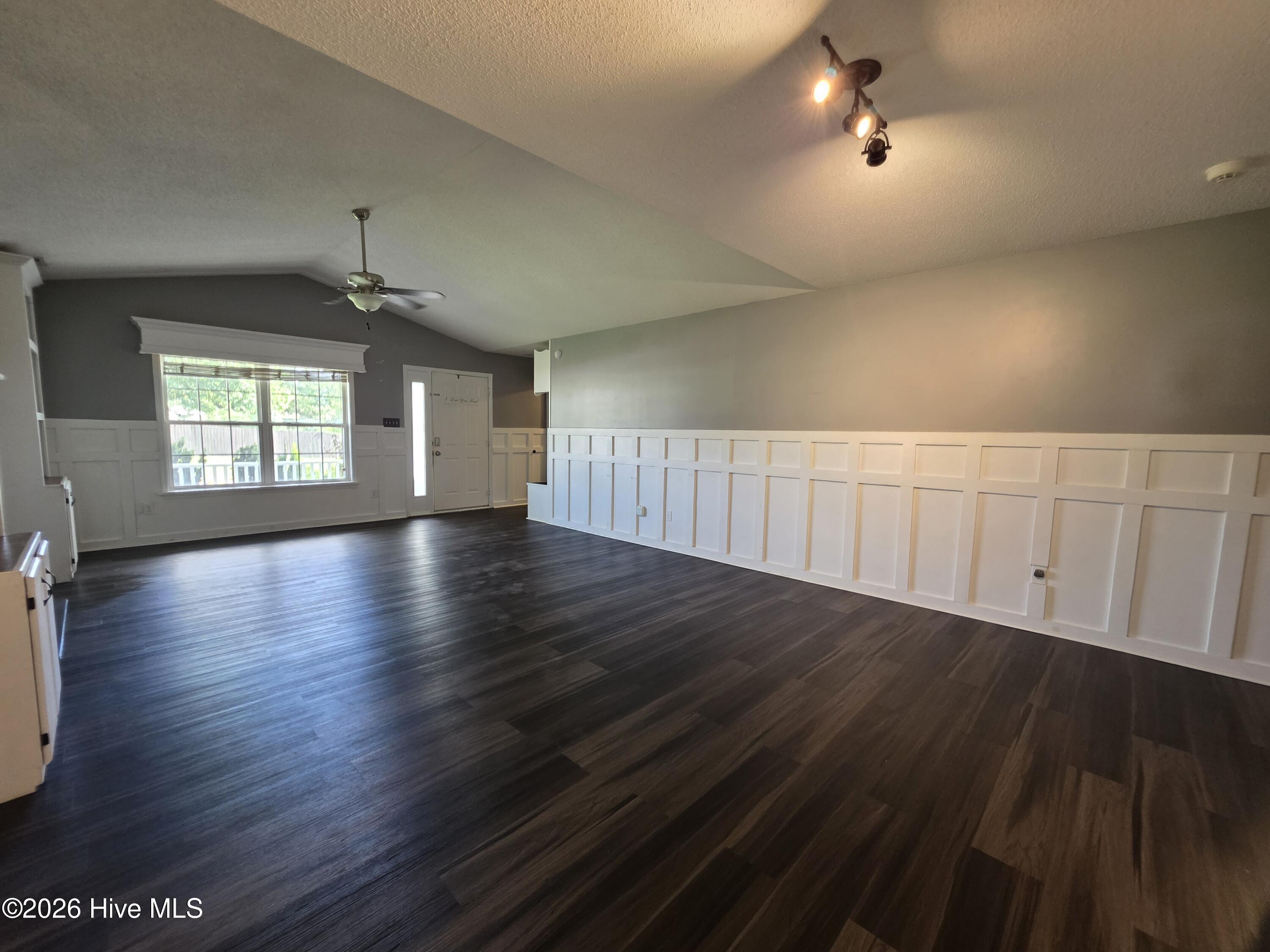 200 Flagstone Lane Property Photo 4